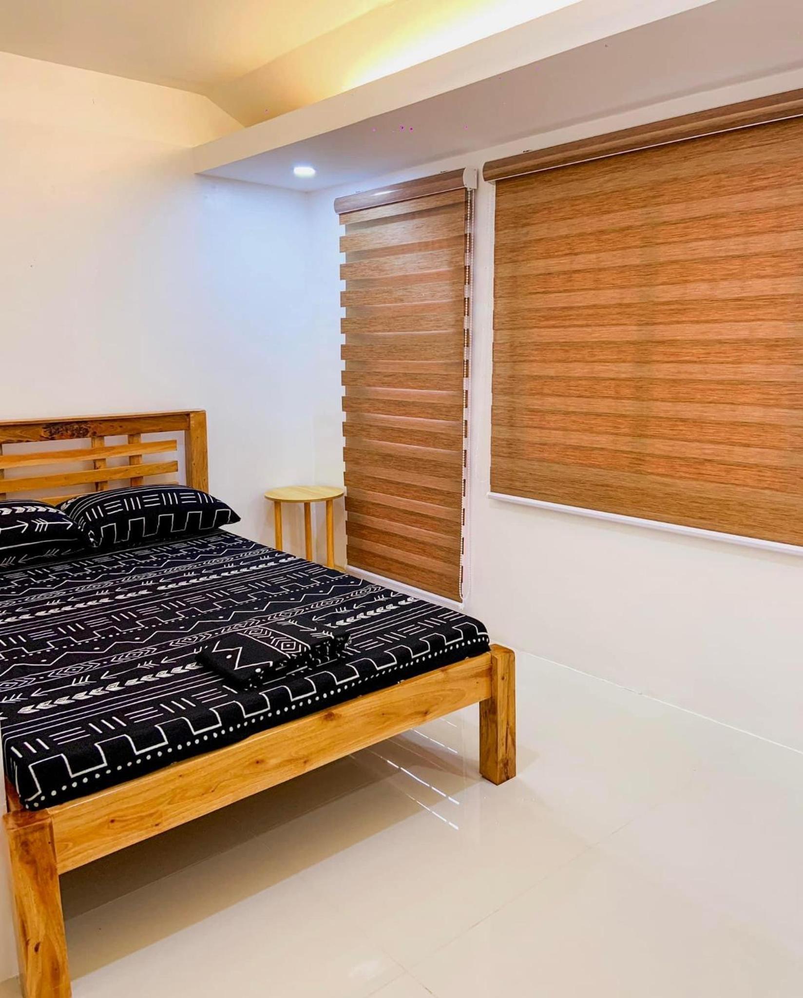 2 Bedroom Townhouse- Near Clark Airport view 4