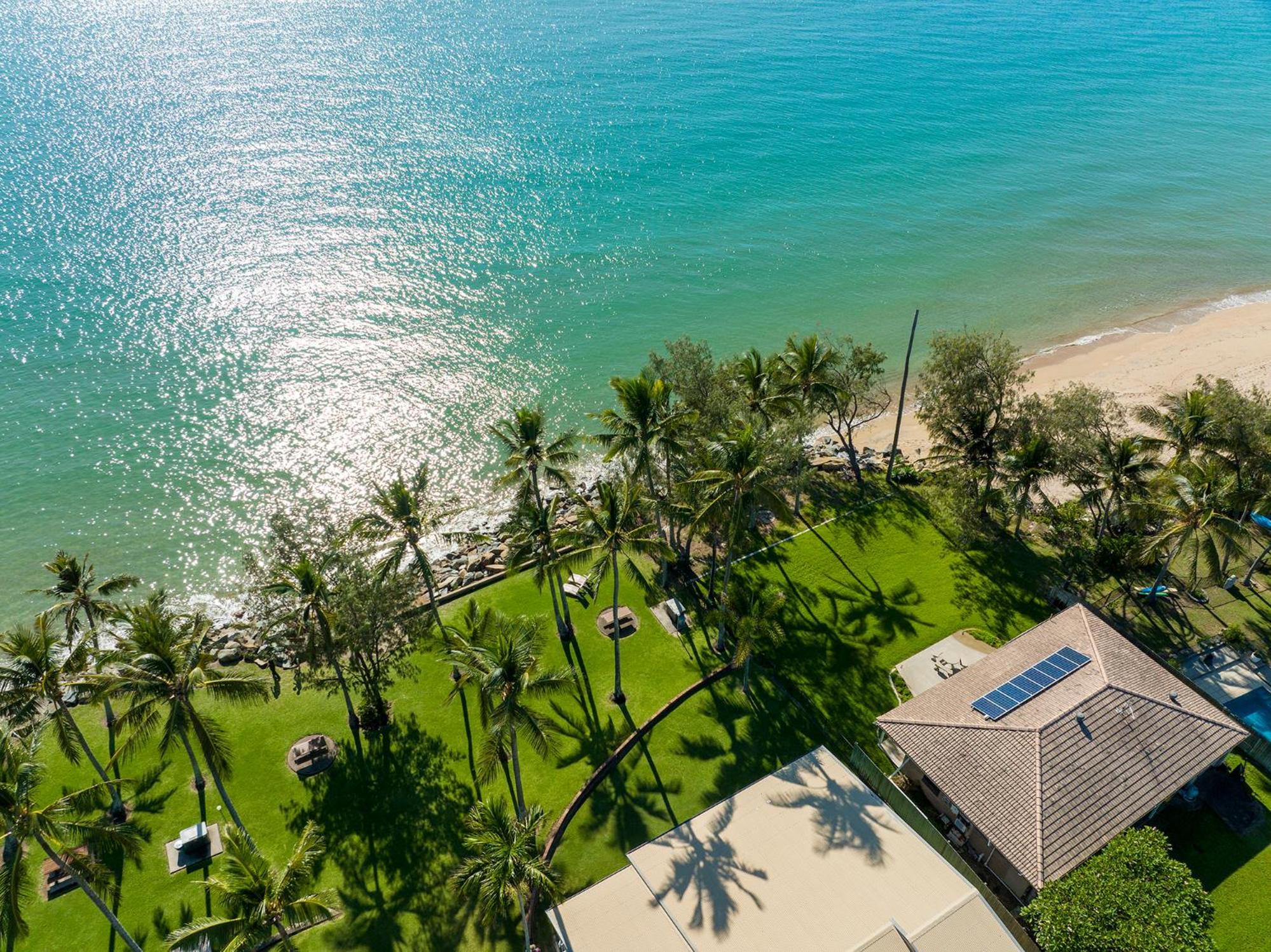 ABSOLUTE BEACH FRONT MACKAY - Blue Pacific