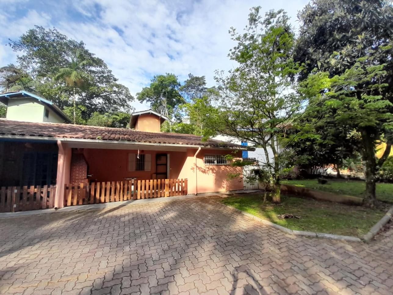 Aconchego 3 dorms, piscina, churrasq em Condomínio Fechado