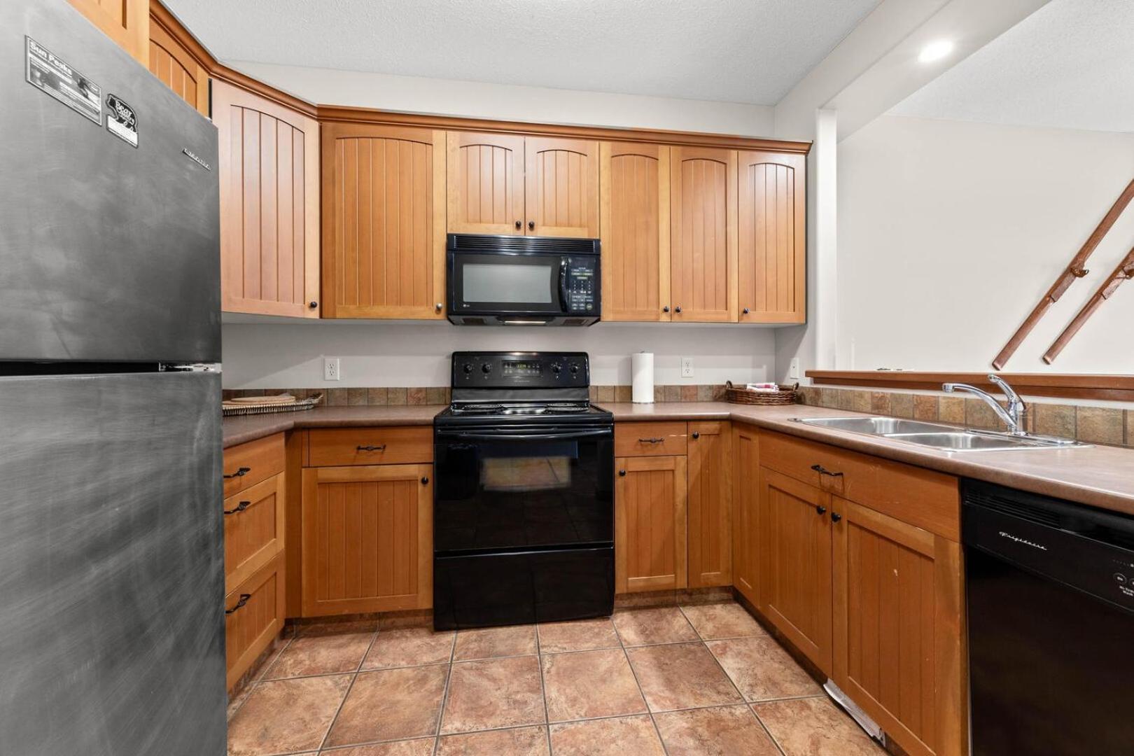 Sun Peaks Vacations - Trails Edge 17 By Bear Country - Property Image 26