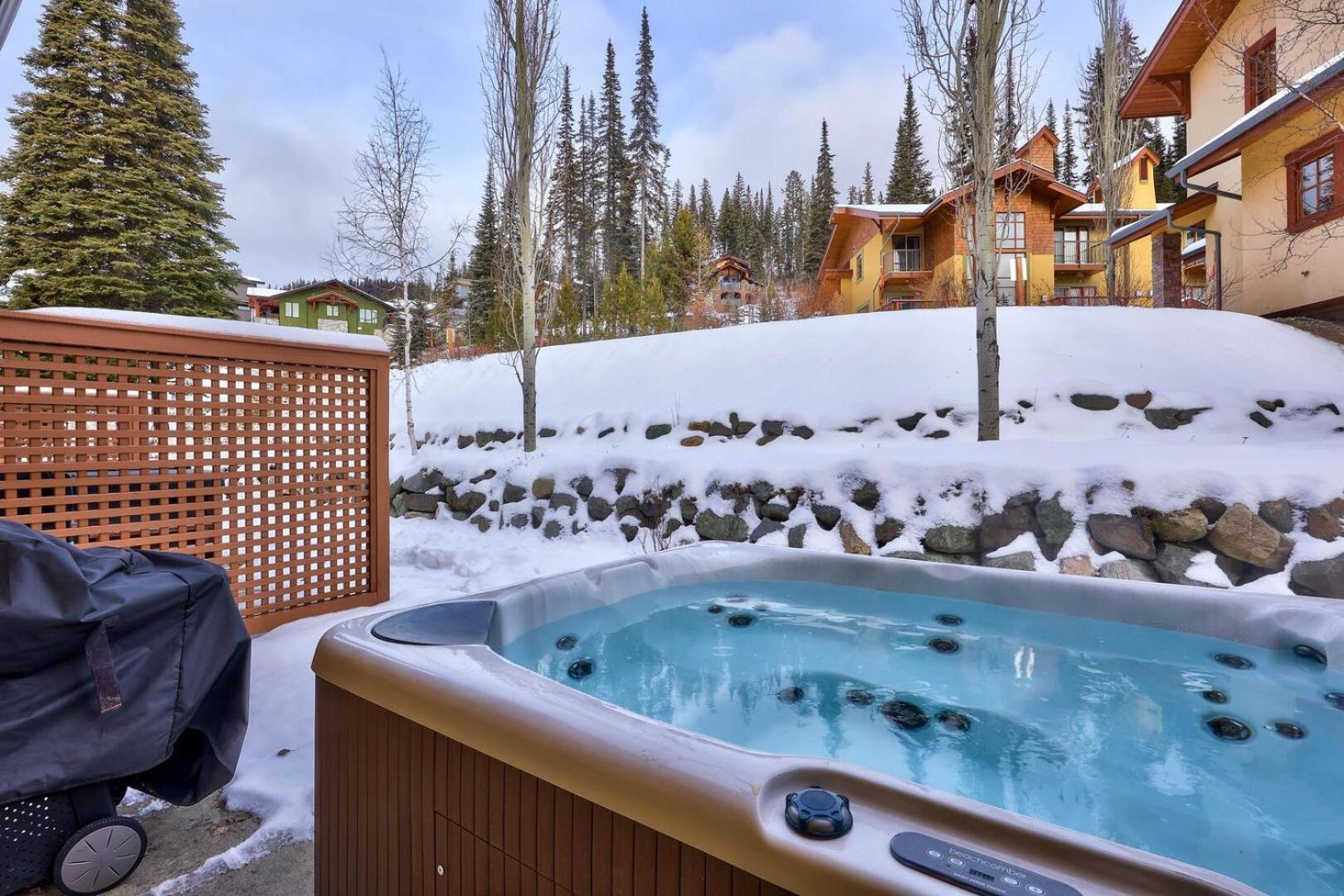 Sun Peaks Vacations - Trails Edge 17 By Bear Country - Property Image 2