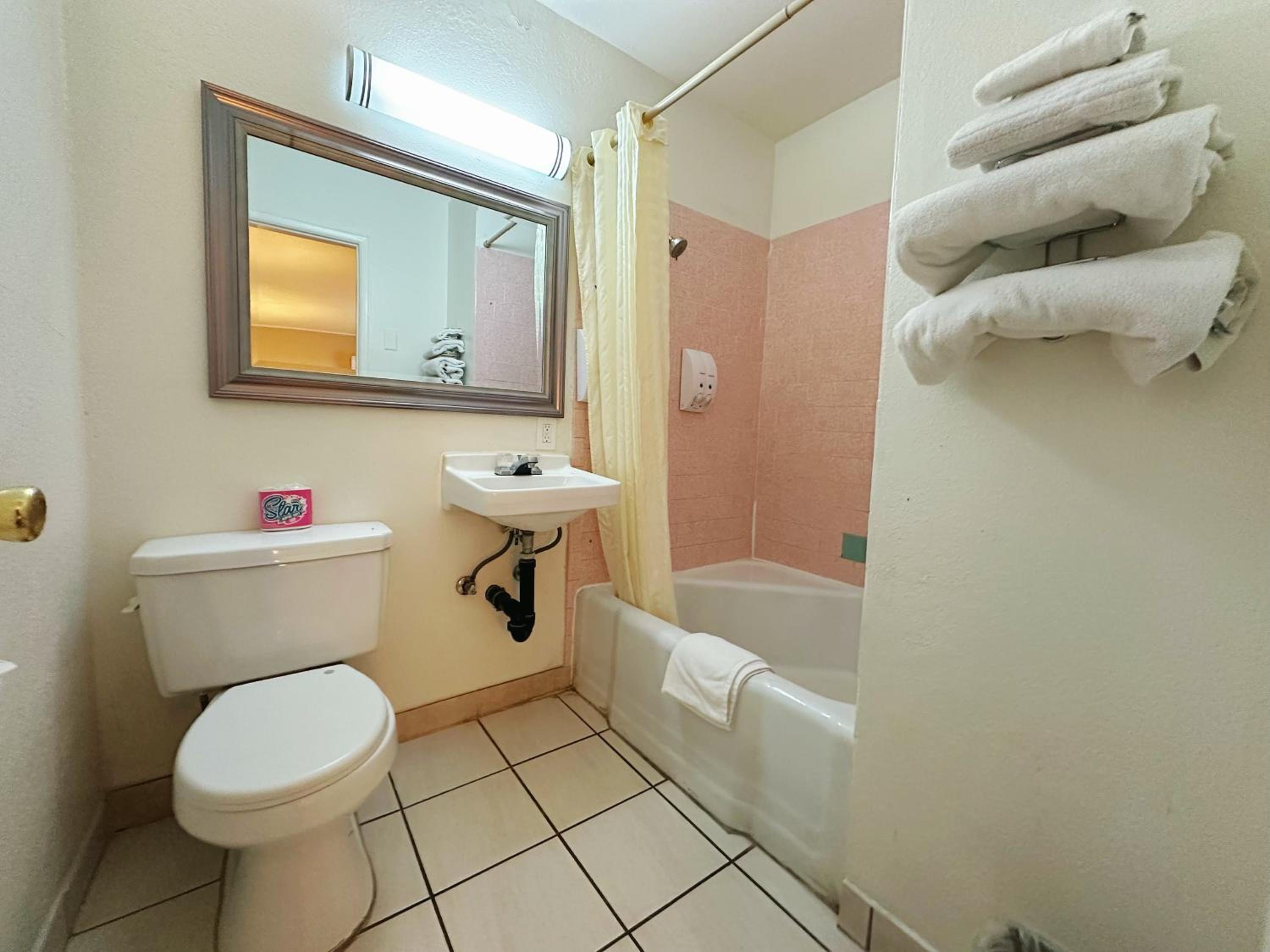 Hemet Vacations - Royal Inn and Suites - Property Image 23
