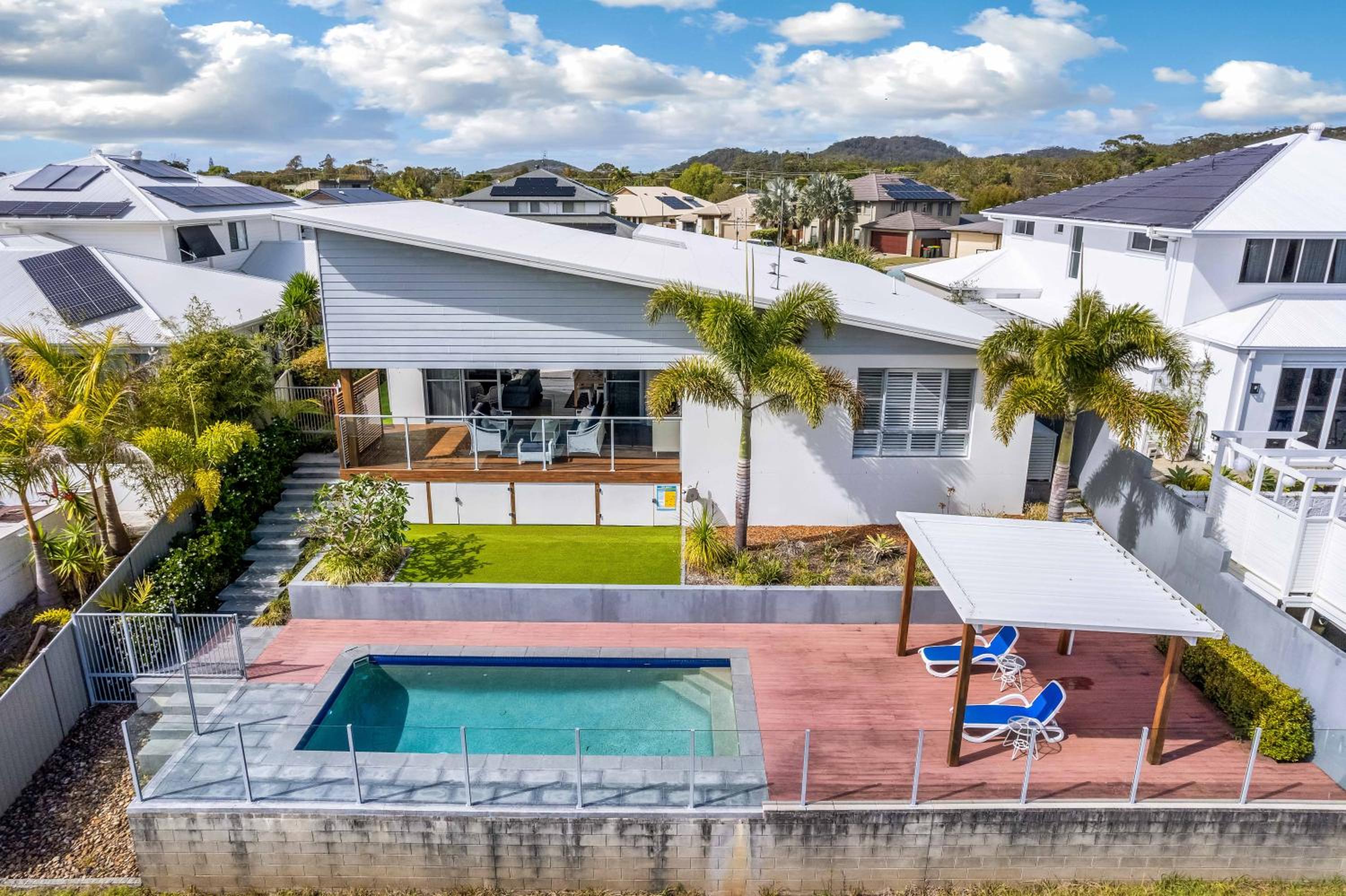 Cabarita Reef House - Pool, Lake, Beach & AC!