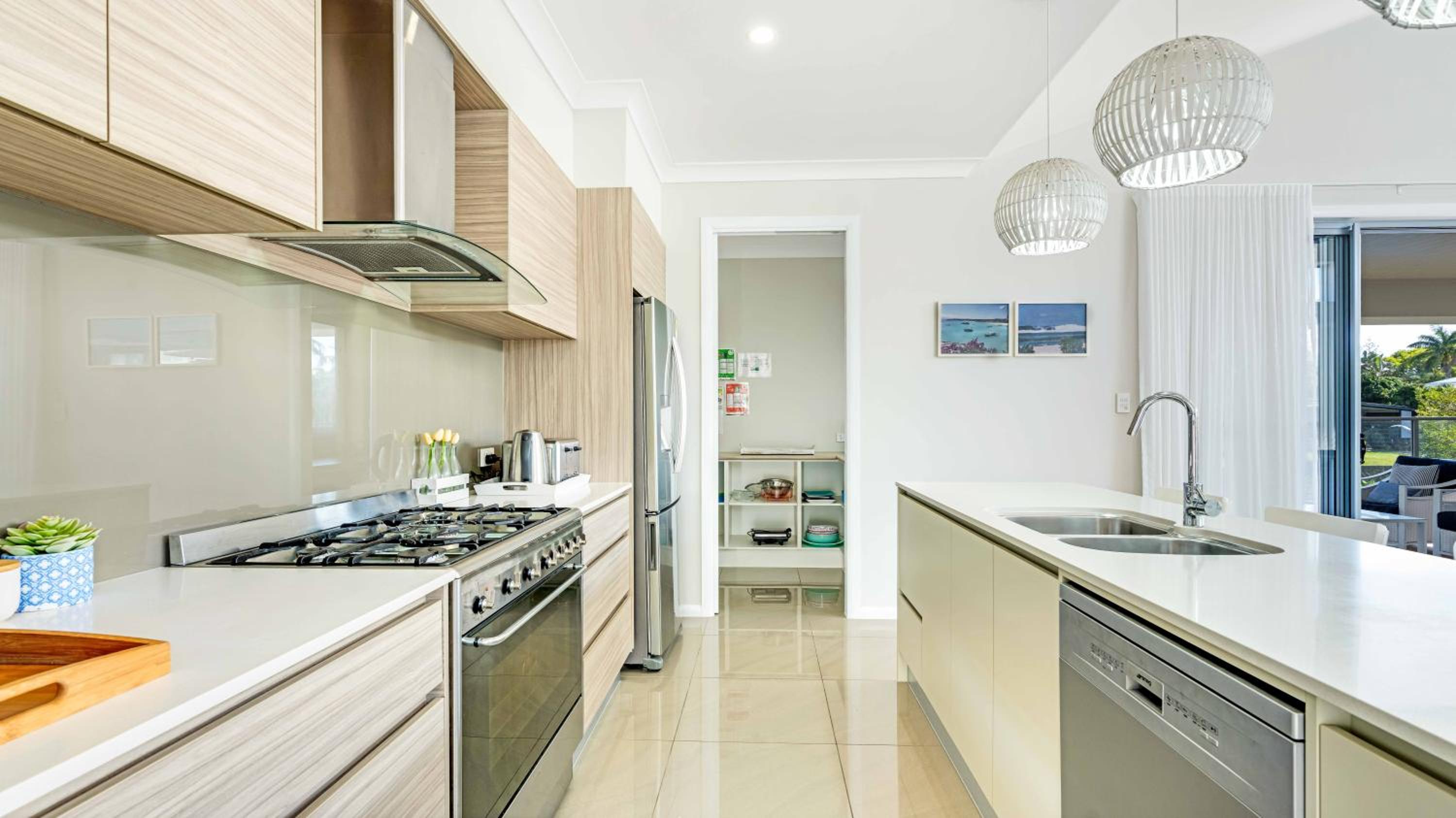 Cabarita Reef House - Pool, Lake, Beach & AC!