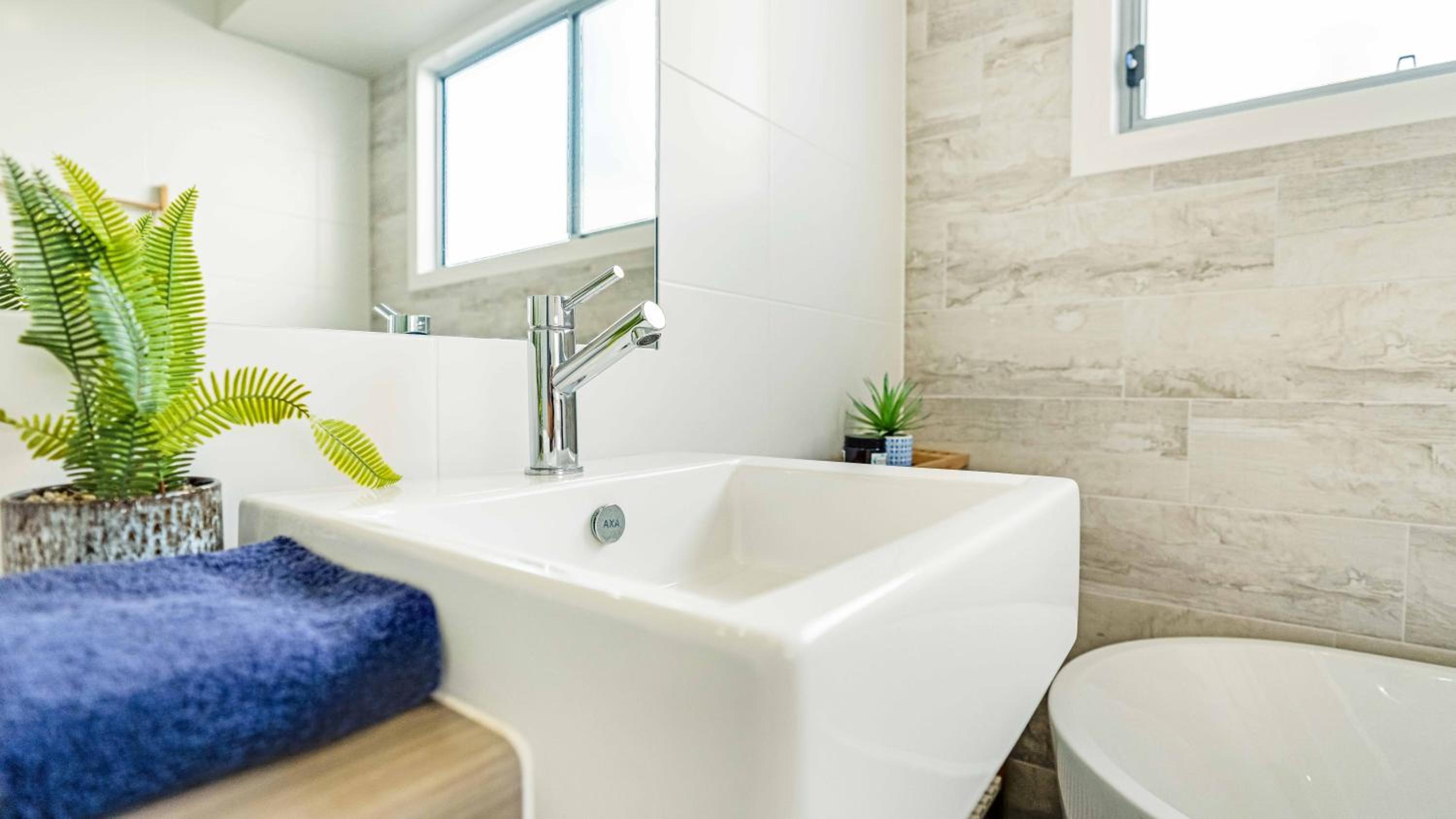 Cabarita Reef House - Pool, Lake, Beach & AC!