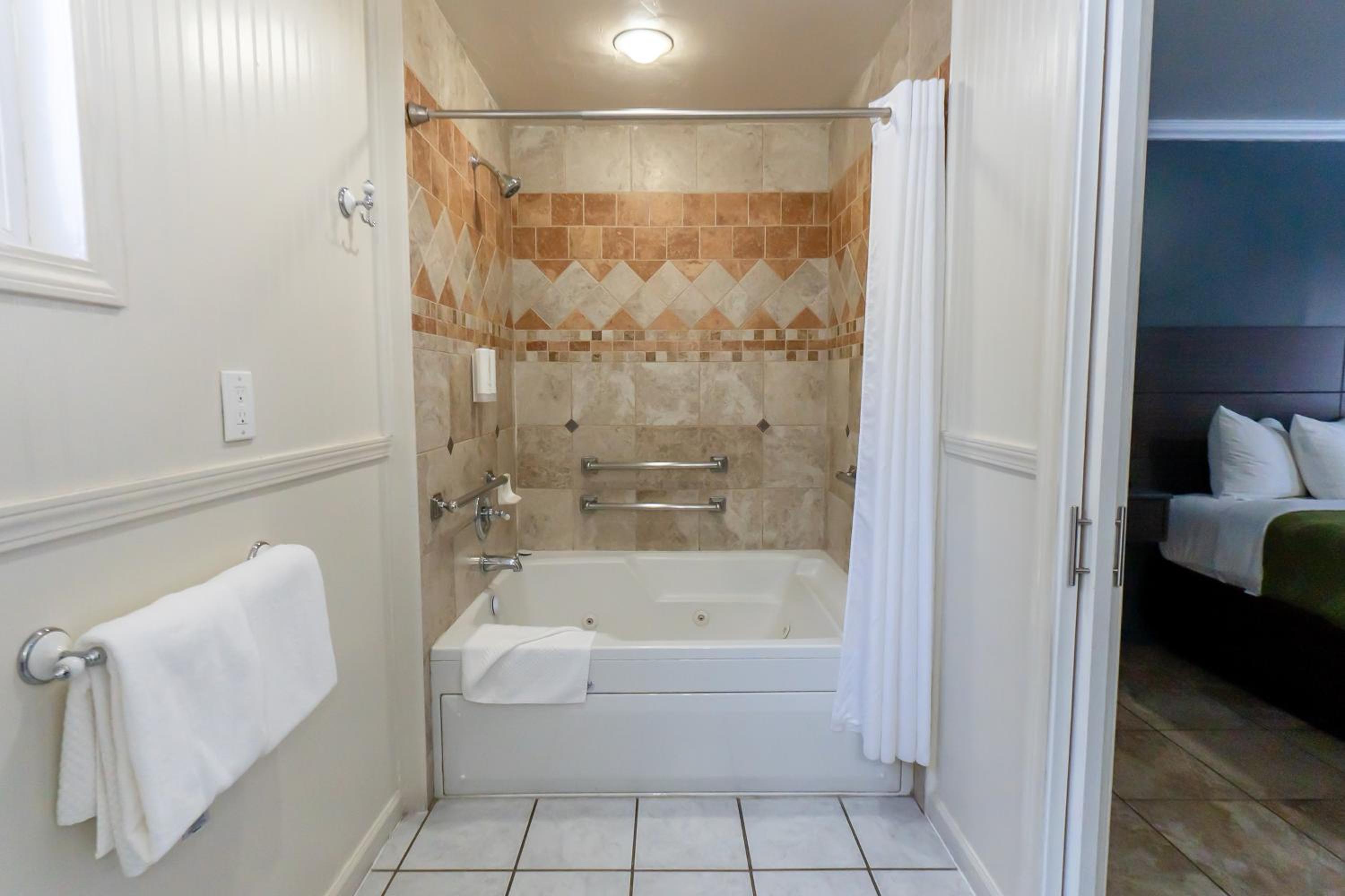 Lake Tahoe Vacations - Econo Lodge Inn Suites Heavenly Village Area - Property Image 12