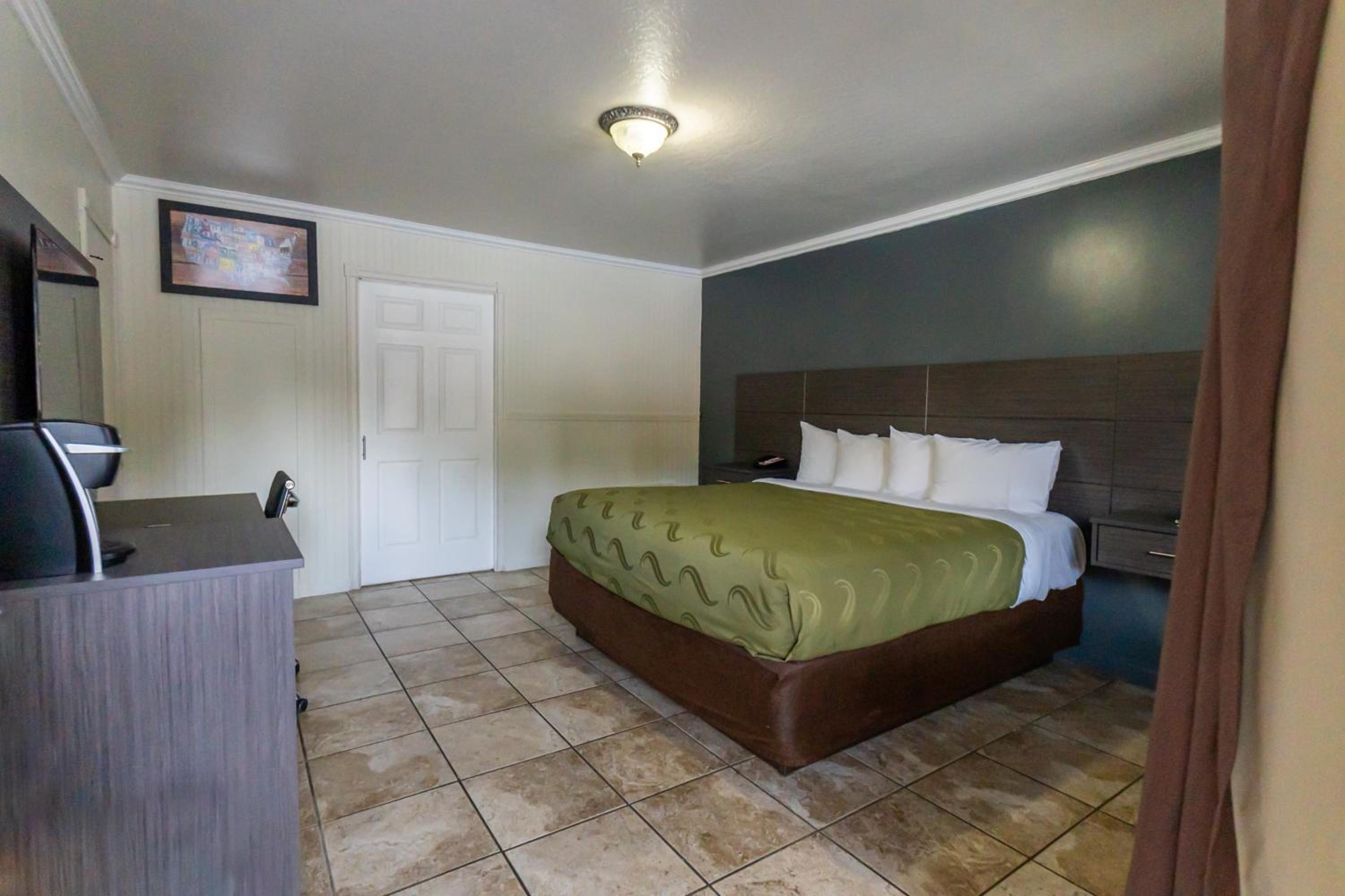 Lake Tahoe Vacations - Econo Lodge Inn Suites Heavenly Village Area - Property Image 15