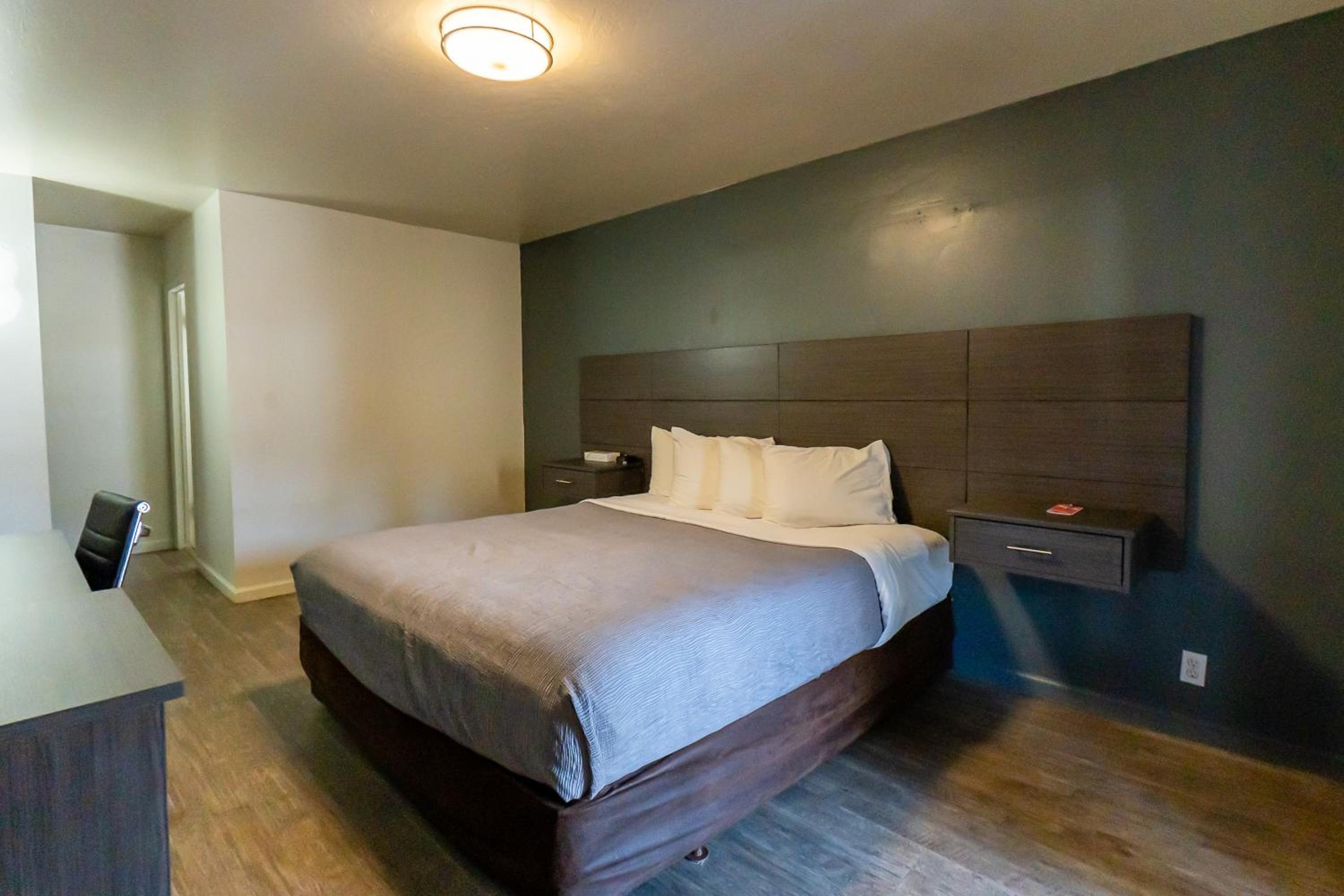 Lake Tahoe Vacations - Econo Lodge Inn Suites Heavenly Village Area - Property Image 17