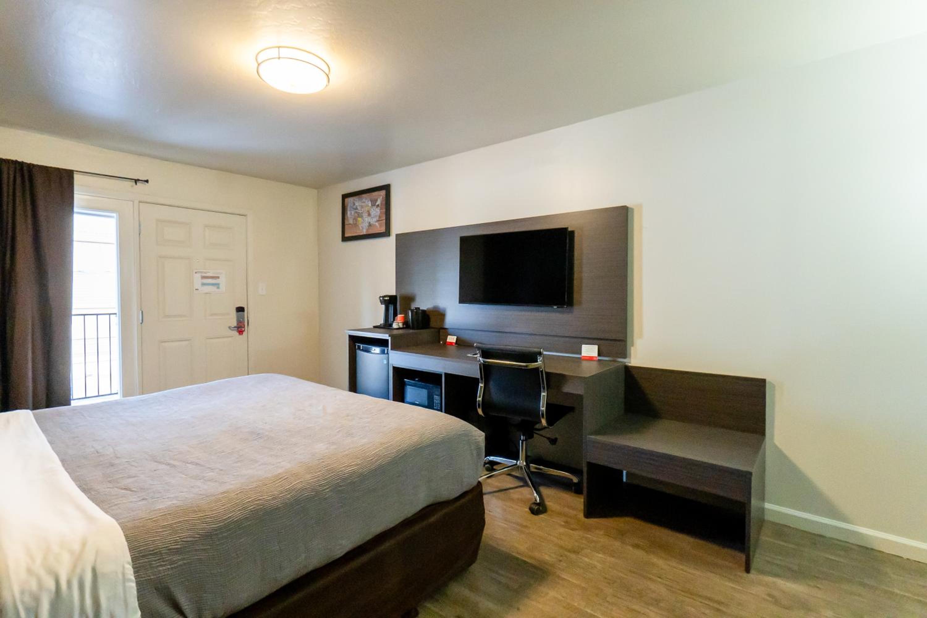 Lake Tahoe Vacations - Econo Lodge Inn Suites Heavenly Village Area - Property Image 1