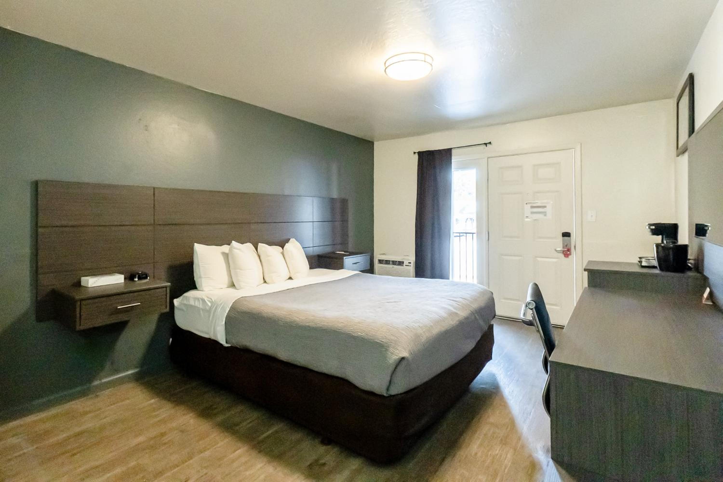 Lake Tahoe Vacations - Econo Lodge Inn Suites Heavenly Village Area - Property Image 18