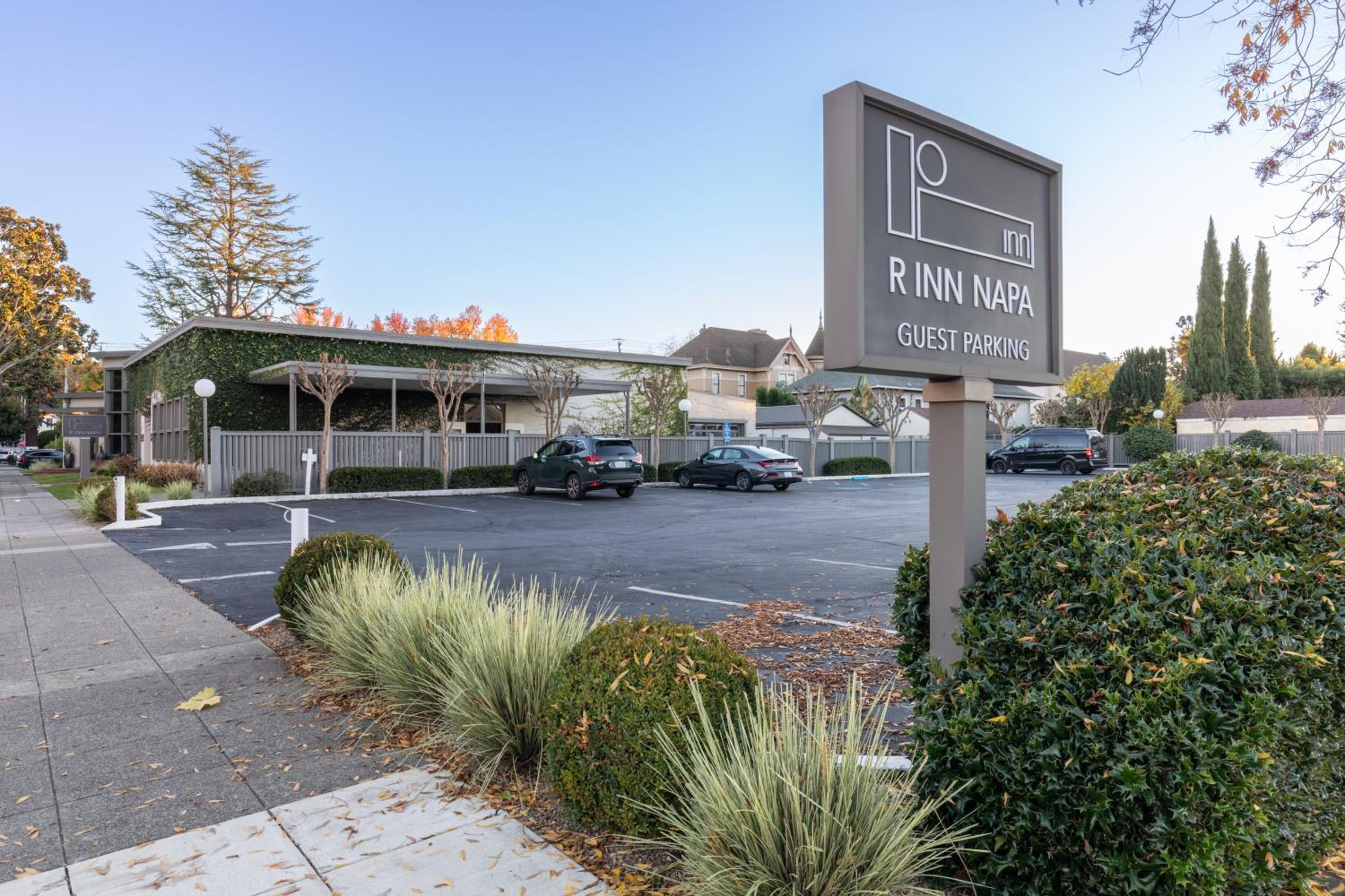Maui Vacations - R Inn Napa - Property Image 12