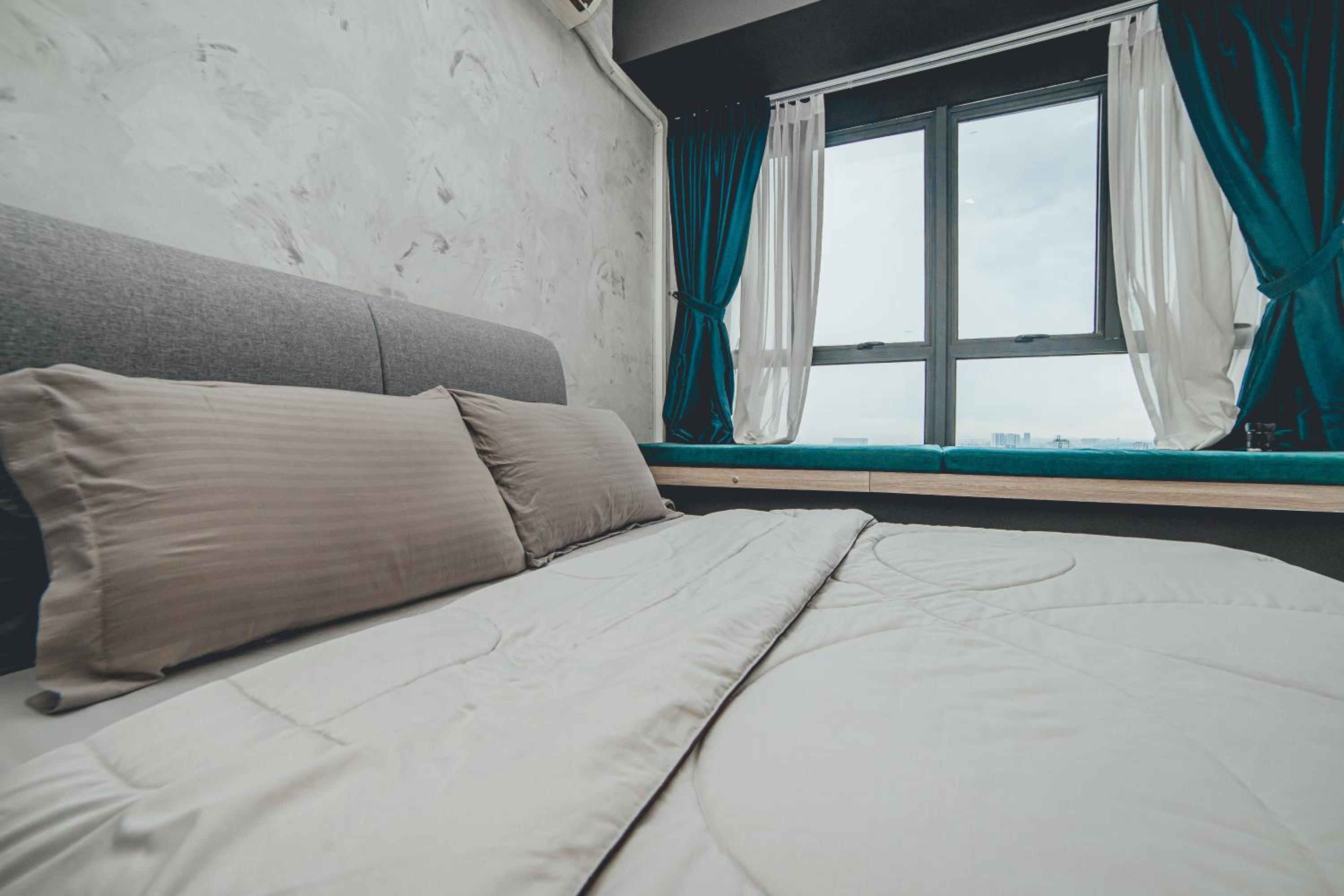 Danga Bay SeaView 3BR BigBalcony by Our Stay