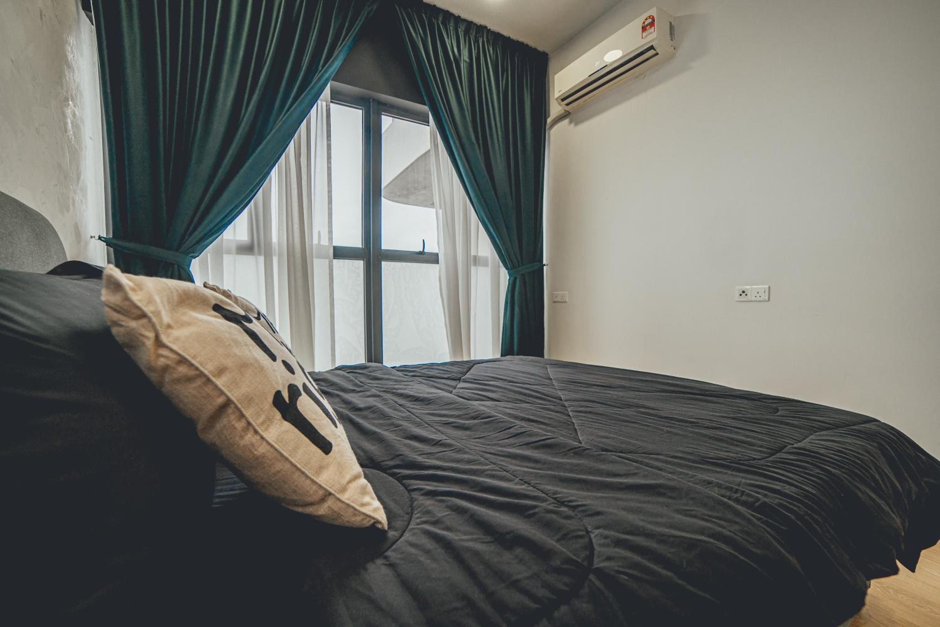 Danga Bay SeaView 3BR BigBalcony by Our Stay