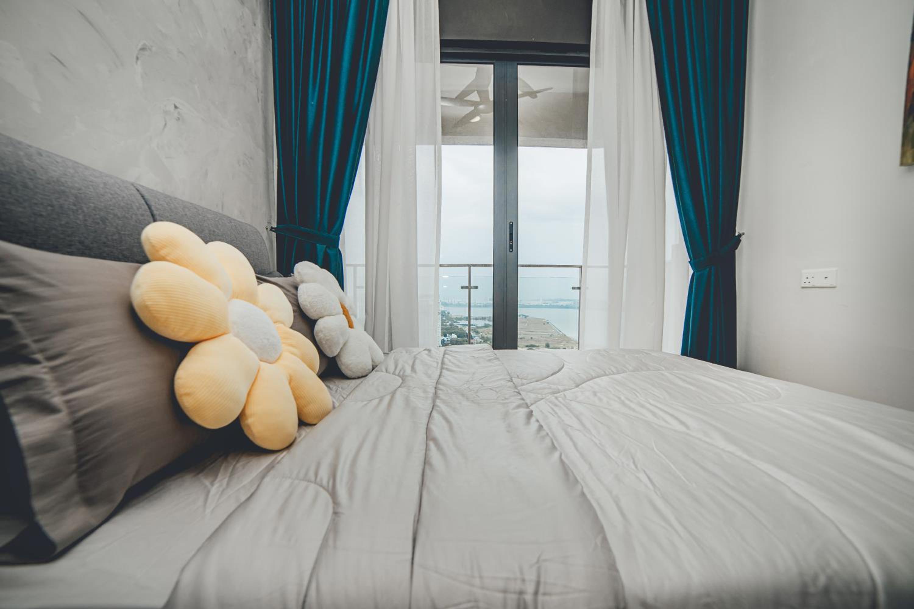 Danga Bay SeaView 3BR BigBalcony by Our Stay
