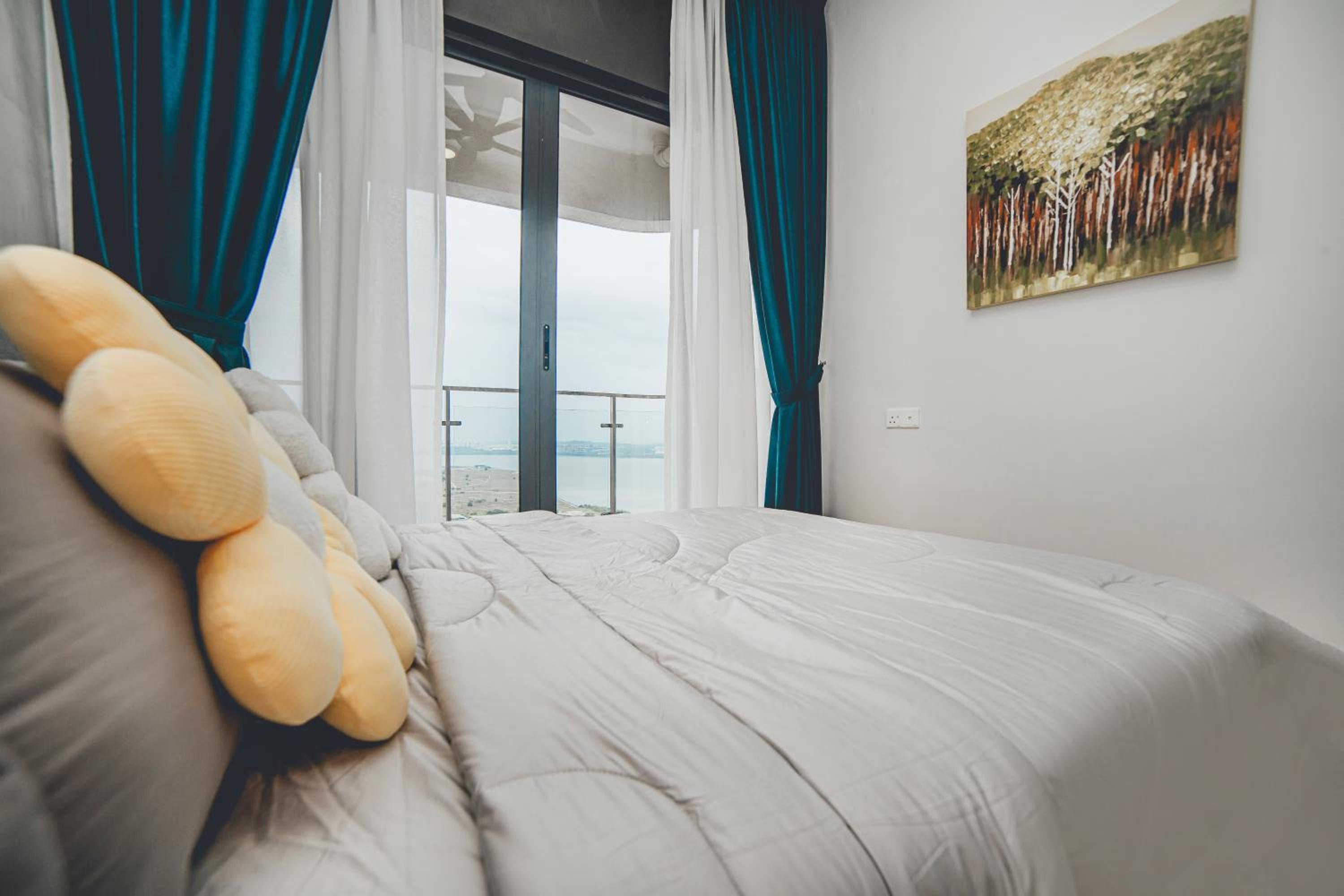 Danga Bay SeaView 3BR BigBalcony by Our Stay