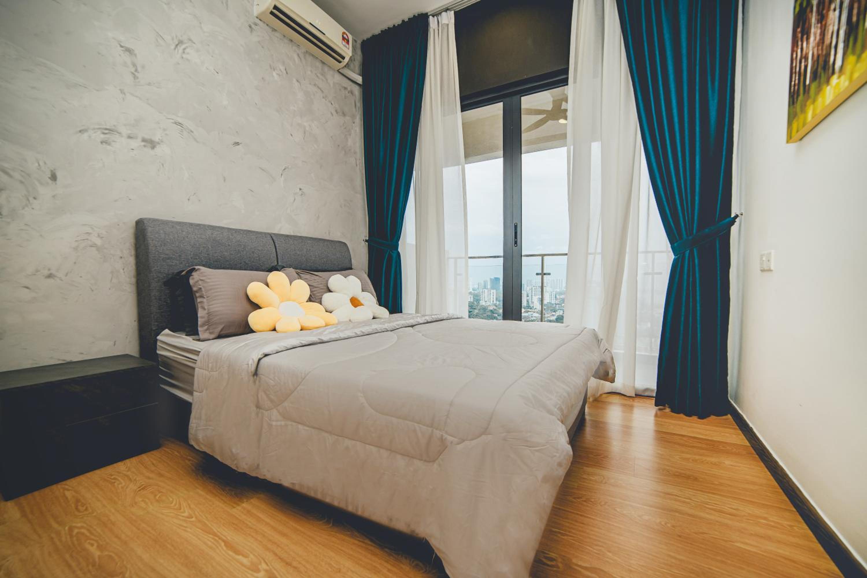 Danga Bay SeaView 3BR BigBalcony by Our Stay