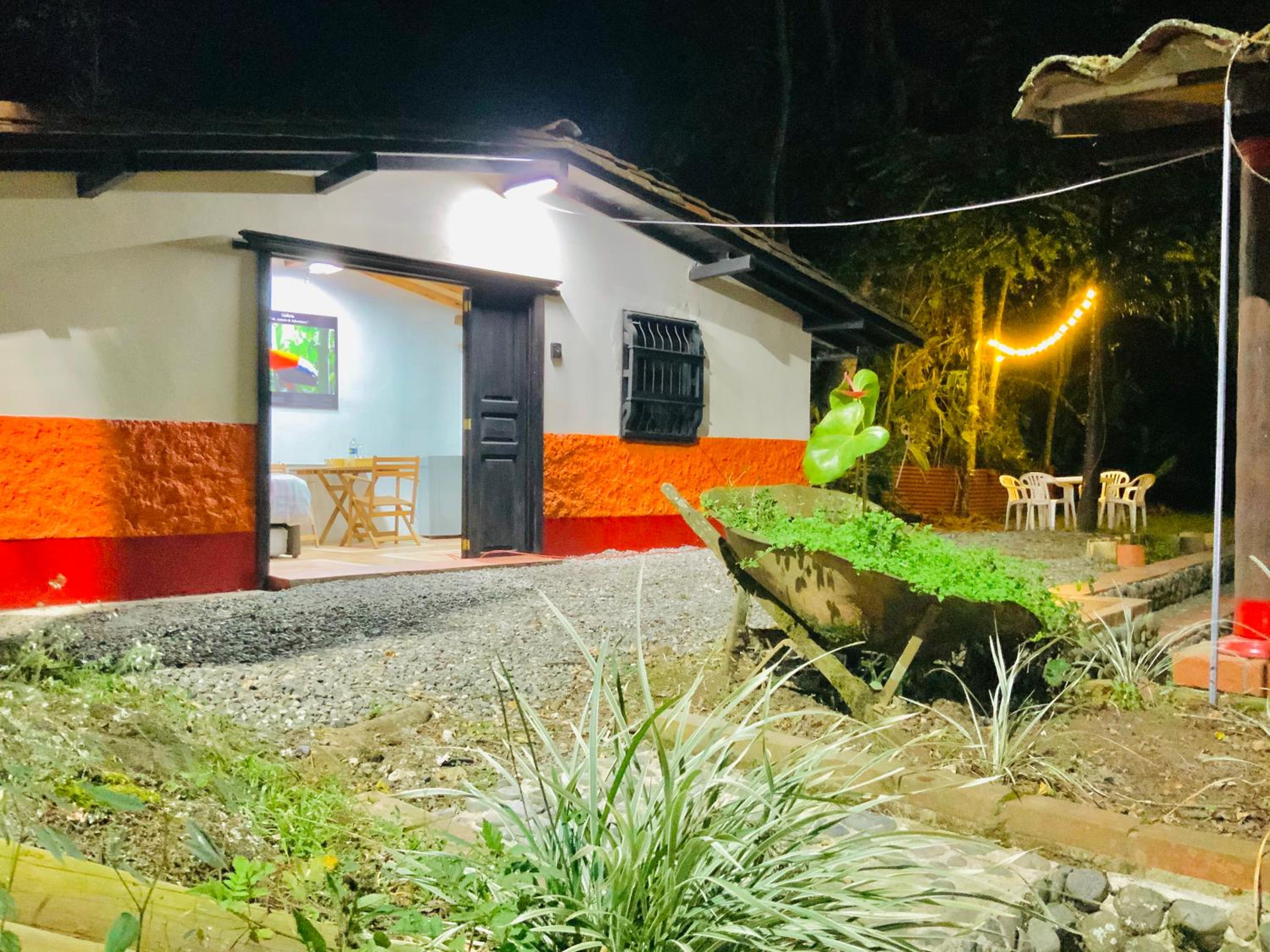 Cabaña & glamping para grupos de 4 a 6 personas, cerca al parque y con avistamiento de aves