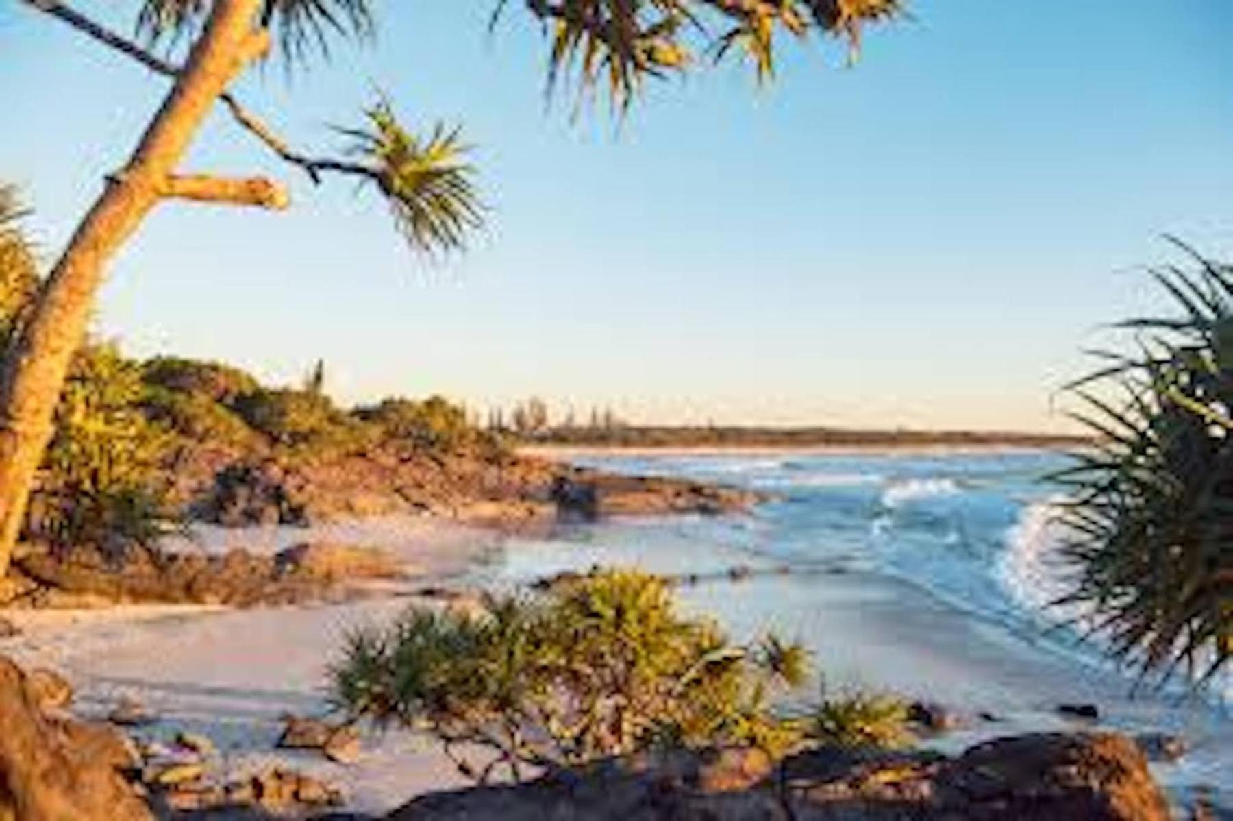 Cabarita Reef House - Pool, Lake, Beach & AC!