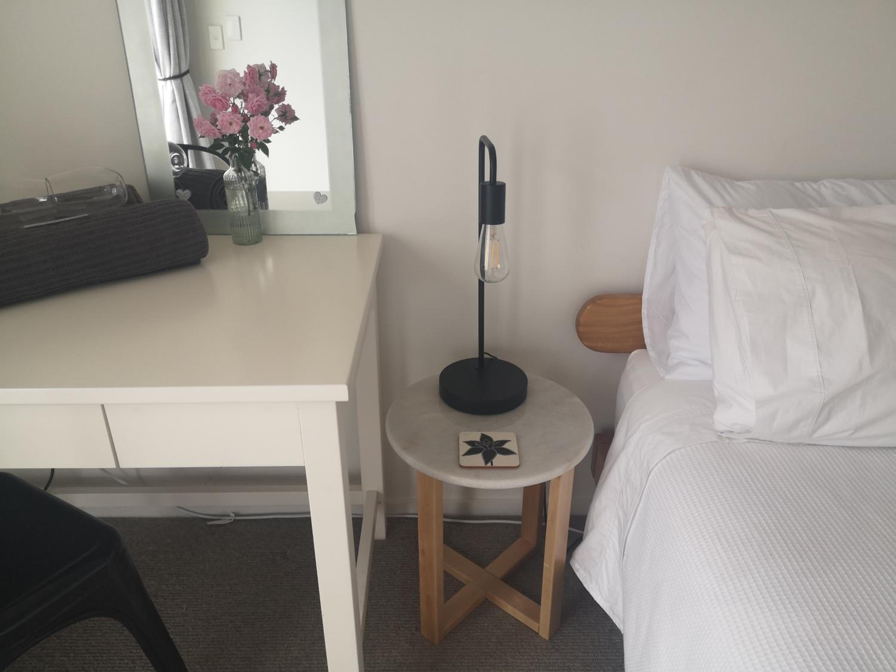 Pool House - One Bedroom Self Contained Unit view 4