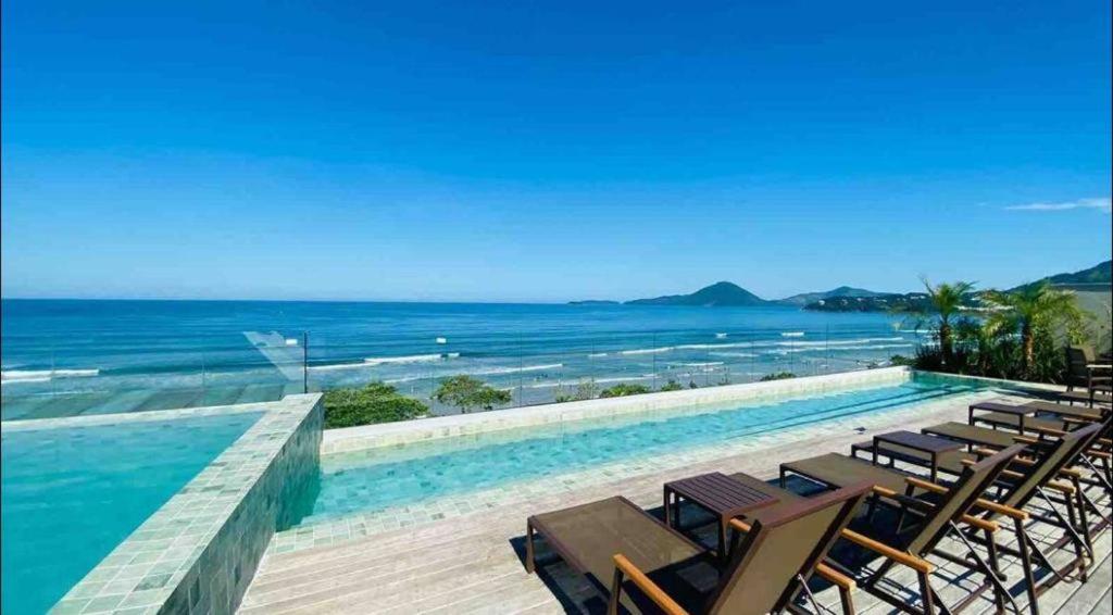 Apartamento com Piscina na Cobertura e Vista Panoramica do Mar da PRAIA GRANDE