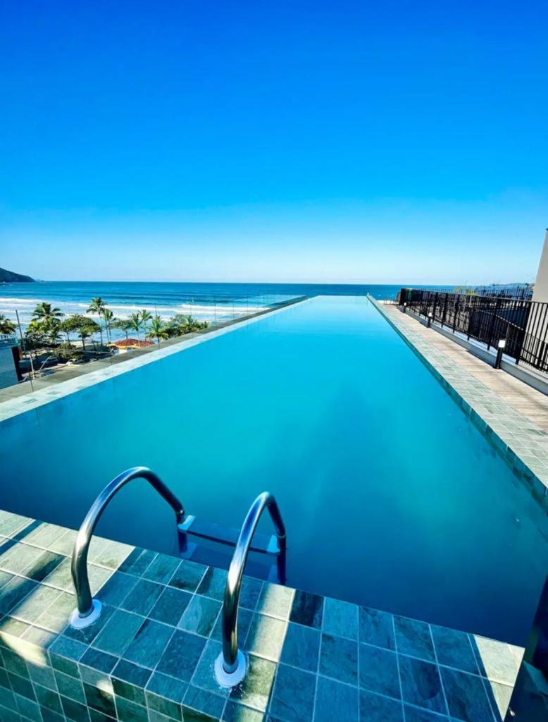 Apartamento com Piscina na Cobertura e Vista Panoramica do Mar da PRAIA GRANDE