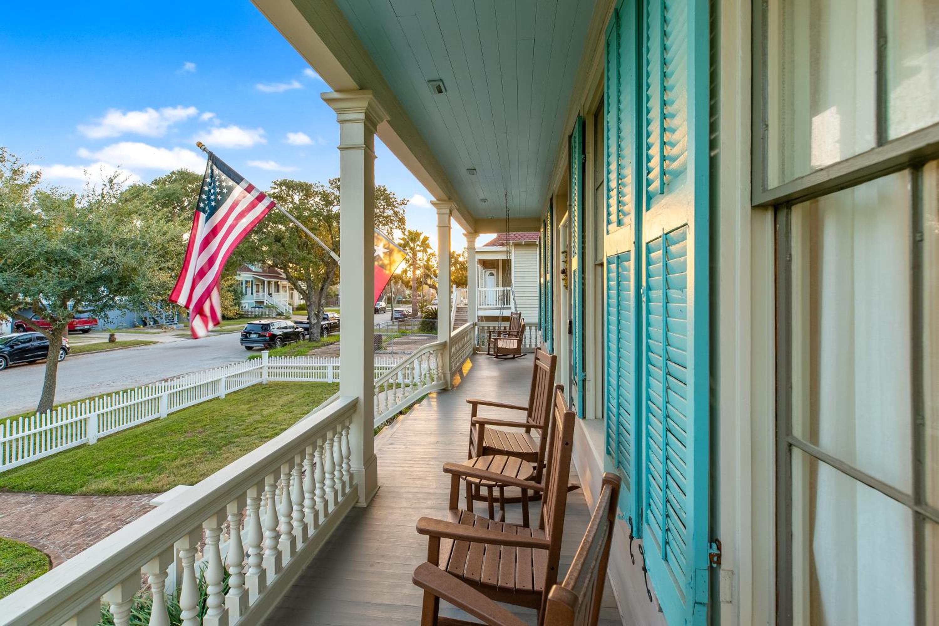 Historic 1871 Coastal Breeze with Heated Pool - Restoring Galveston, photo 12