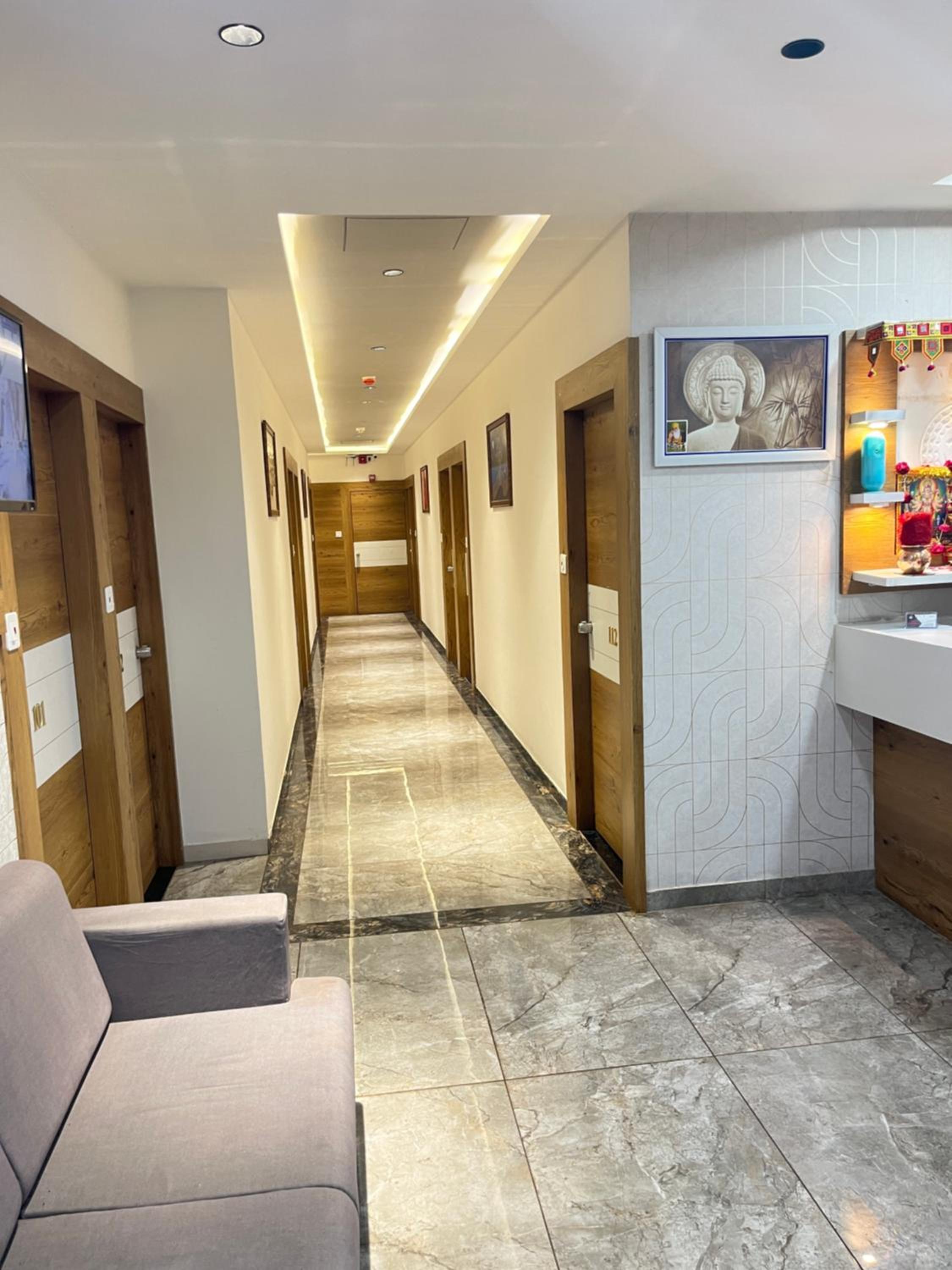Lobby & Reception