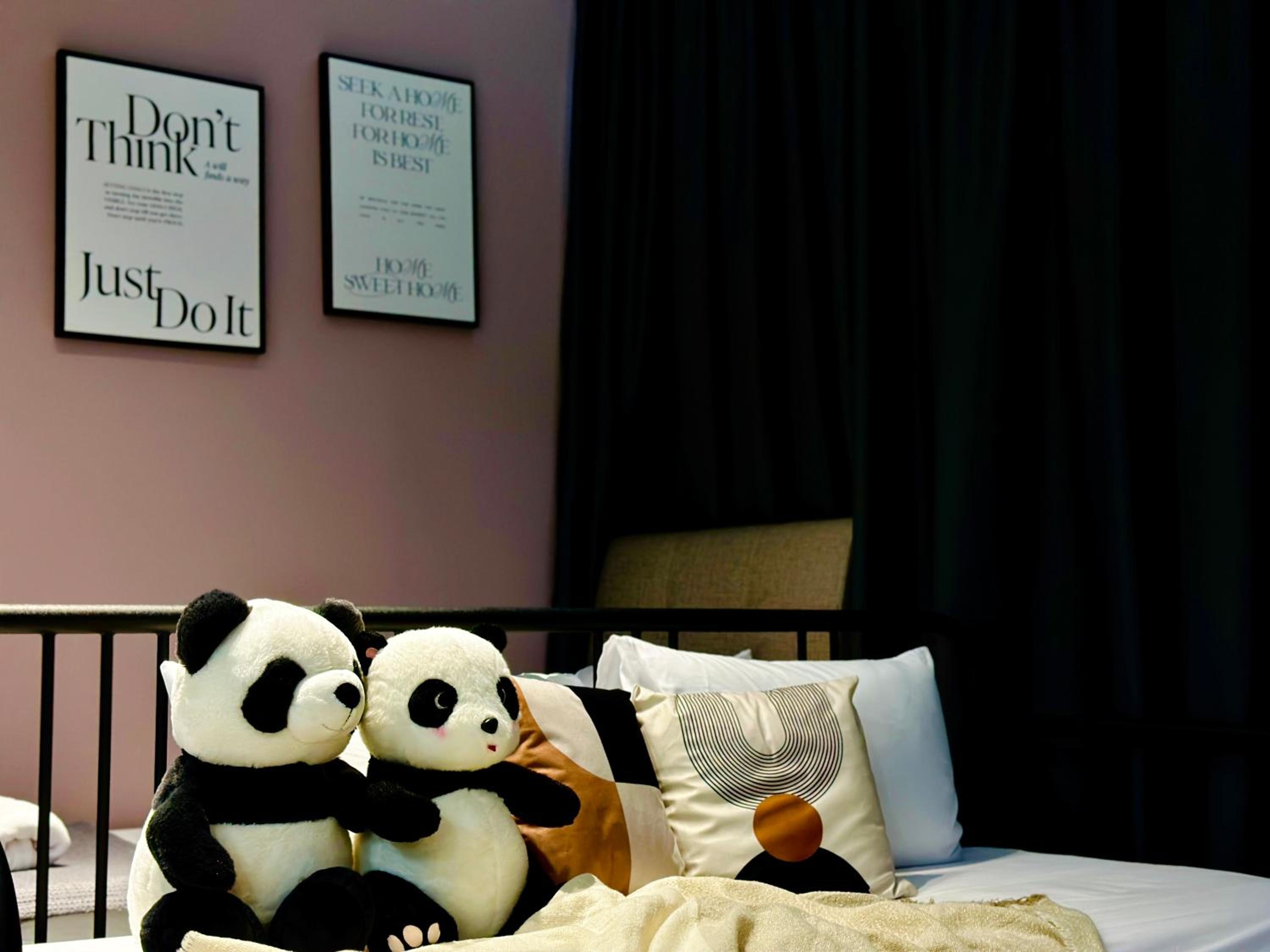 New Comfy Urban Suite Homestay at Georgetown for family by Urban Staycations LOD COSY photo 6