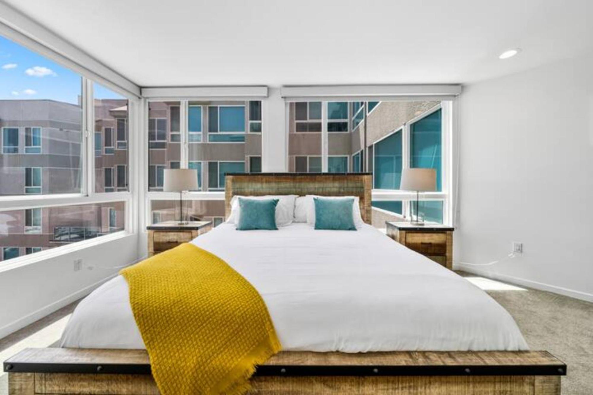 Blue Water Views Penthouse In Marina Del Rey