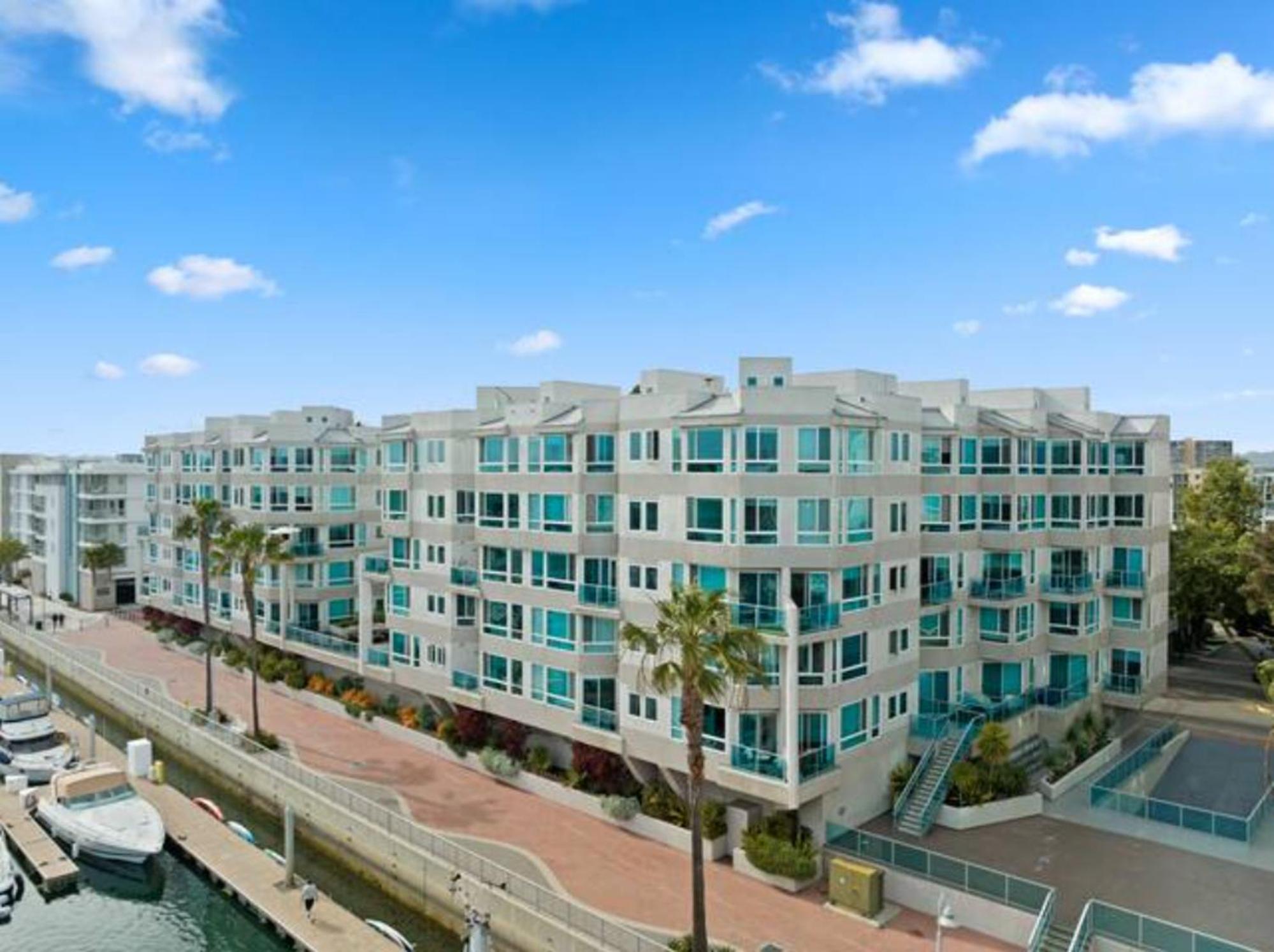 Blue Water Views Penthouse In Marina Del Rey