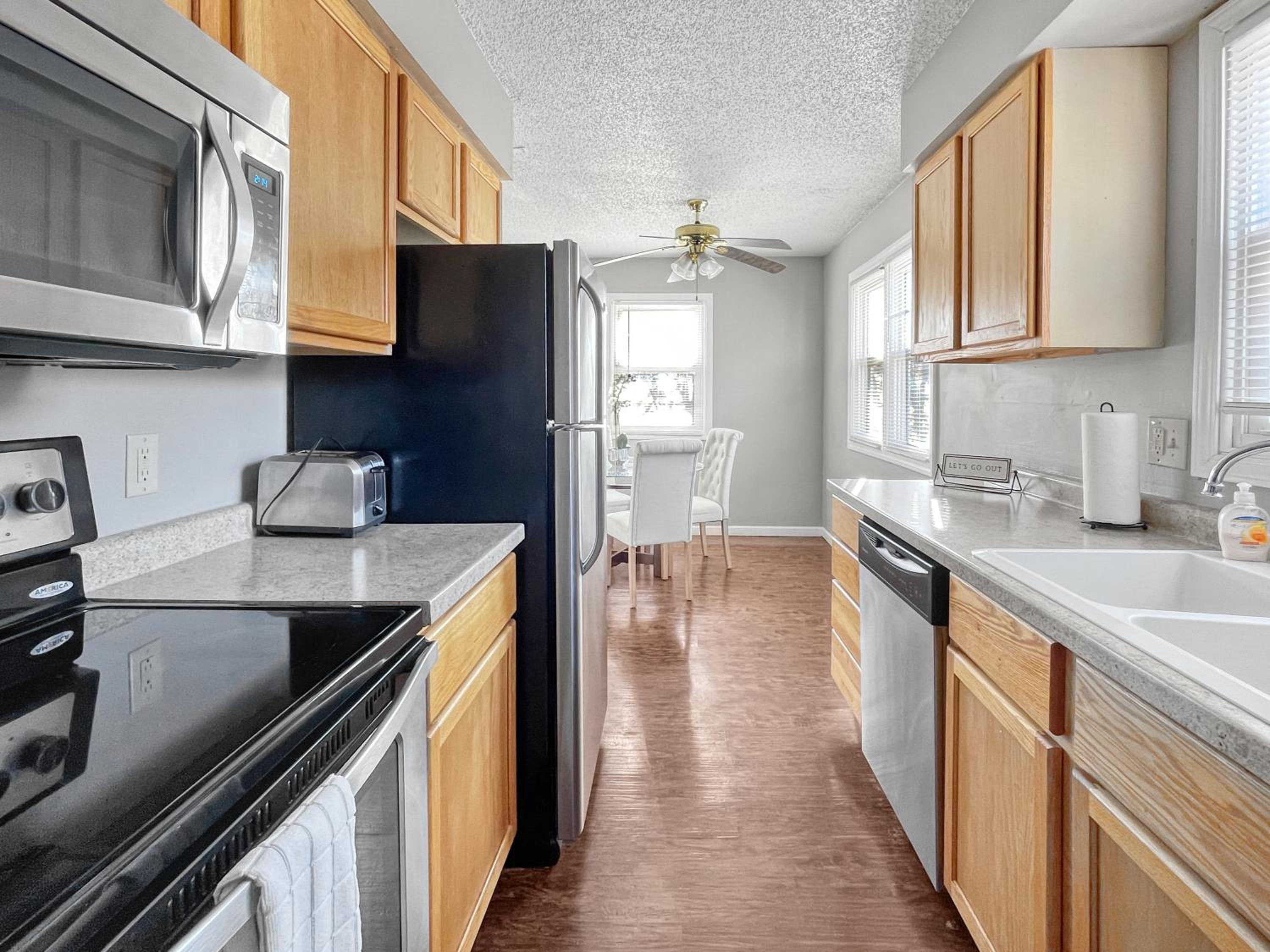 Des Moines Vacations - Gorgeous 2br Clive Duplex Wfireplace - Property Image 2