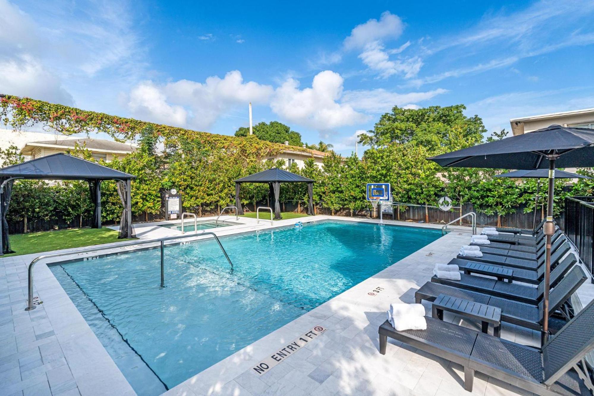 Lux Retreat By Renzzi