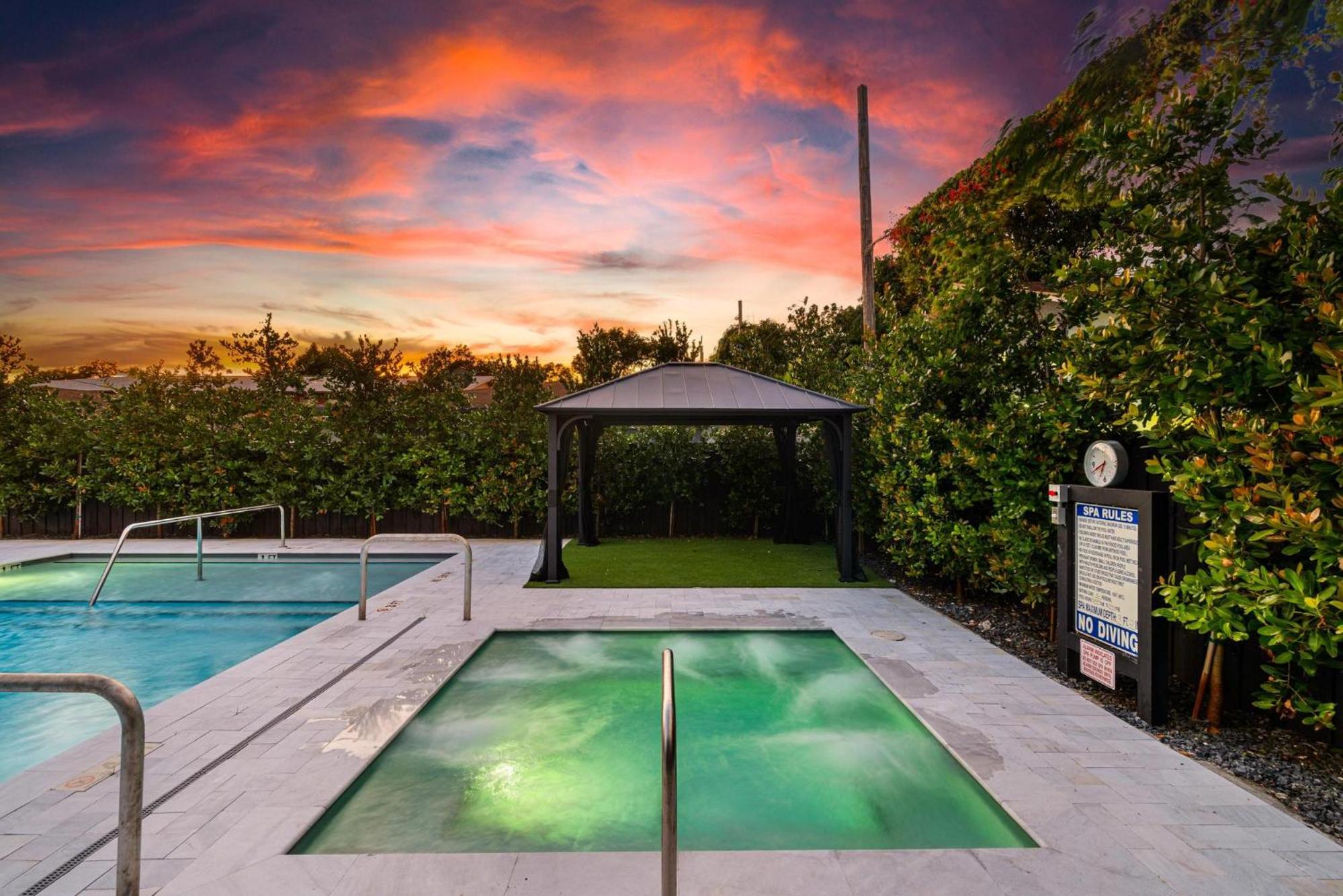 Lux Retreat By Renzzi