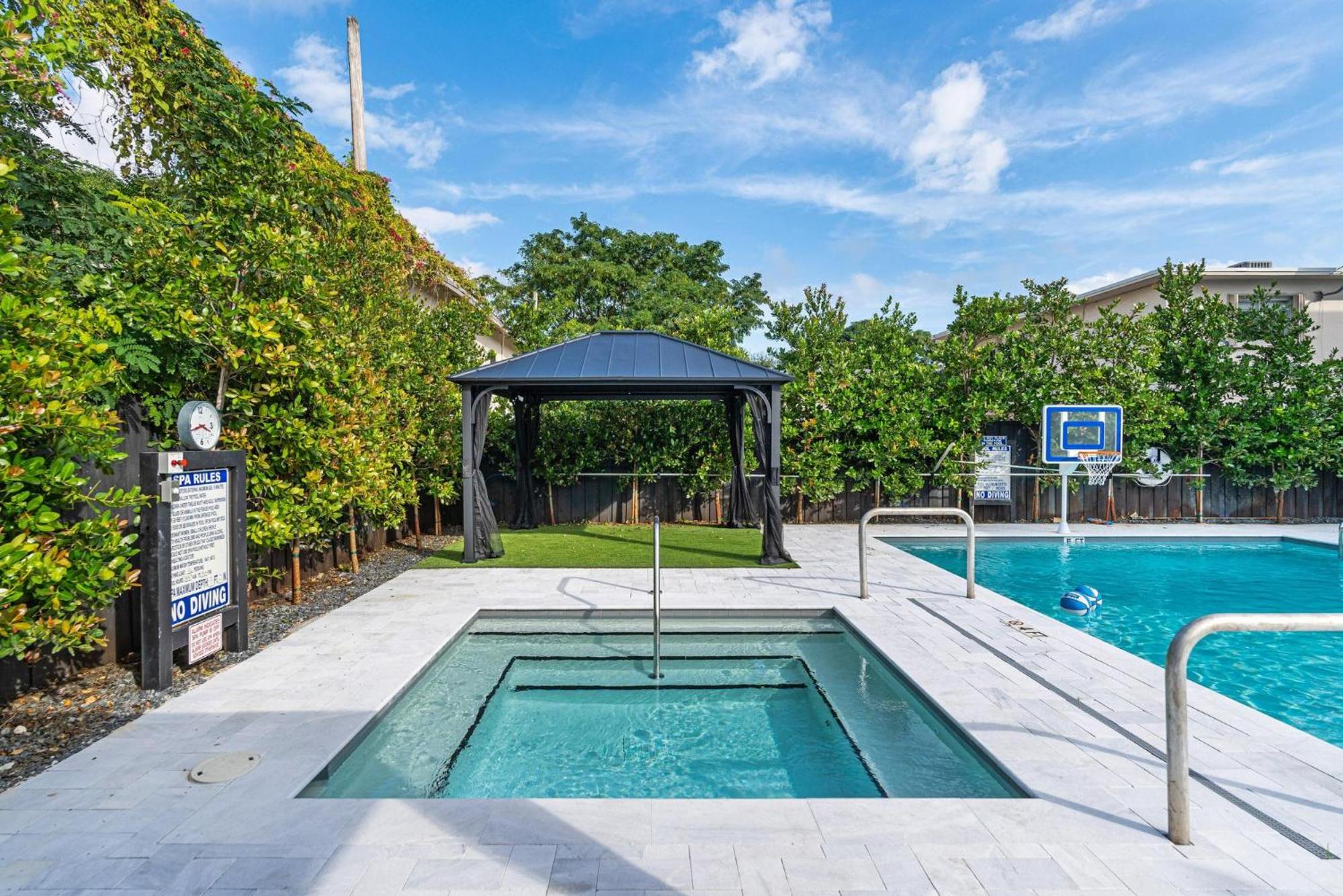 Lux Retreat By Renzzi