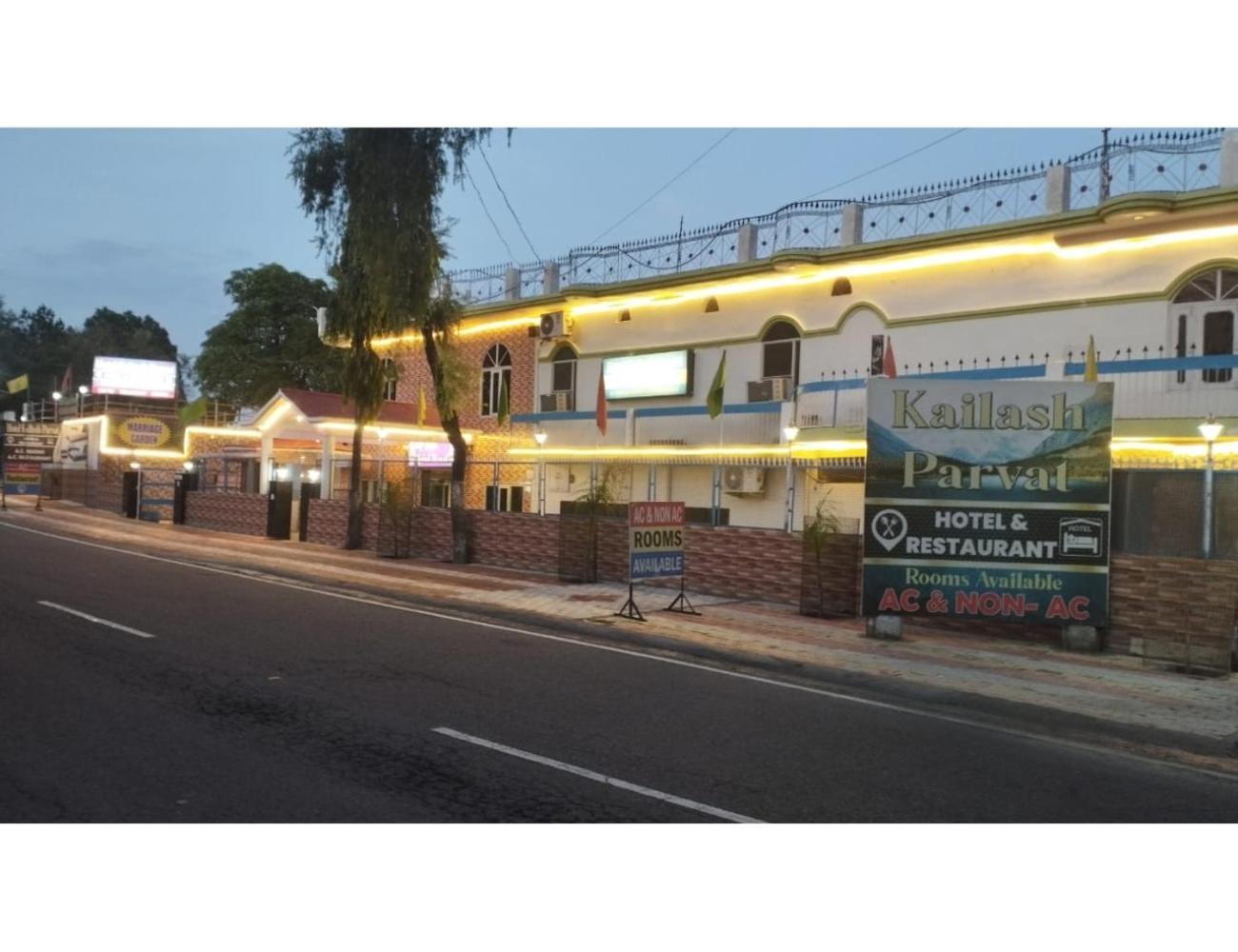 Hotel Kailash Parvat, Chintpurni, HP view 3