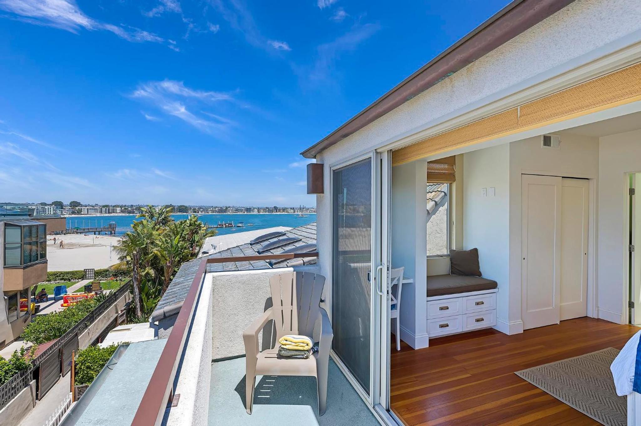 Bay View Beach House - Your Coastal Retreat view 3