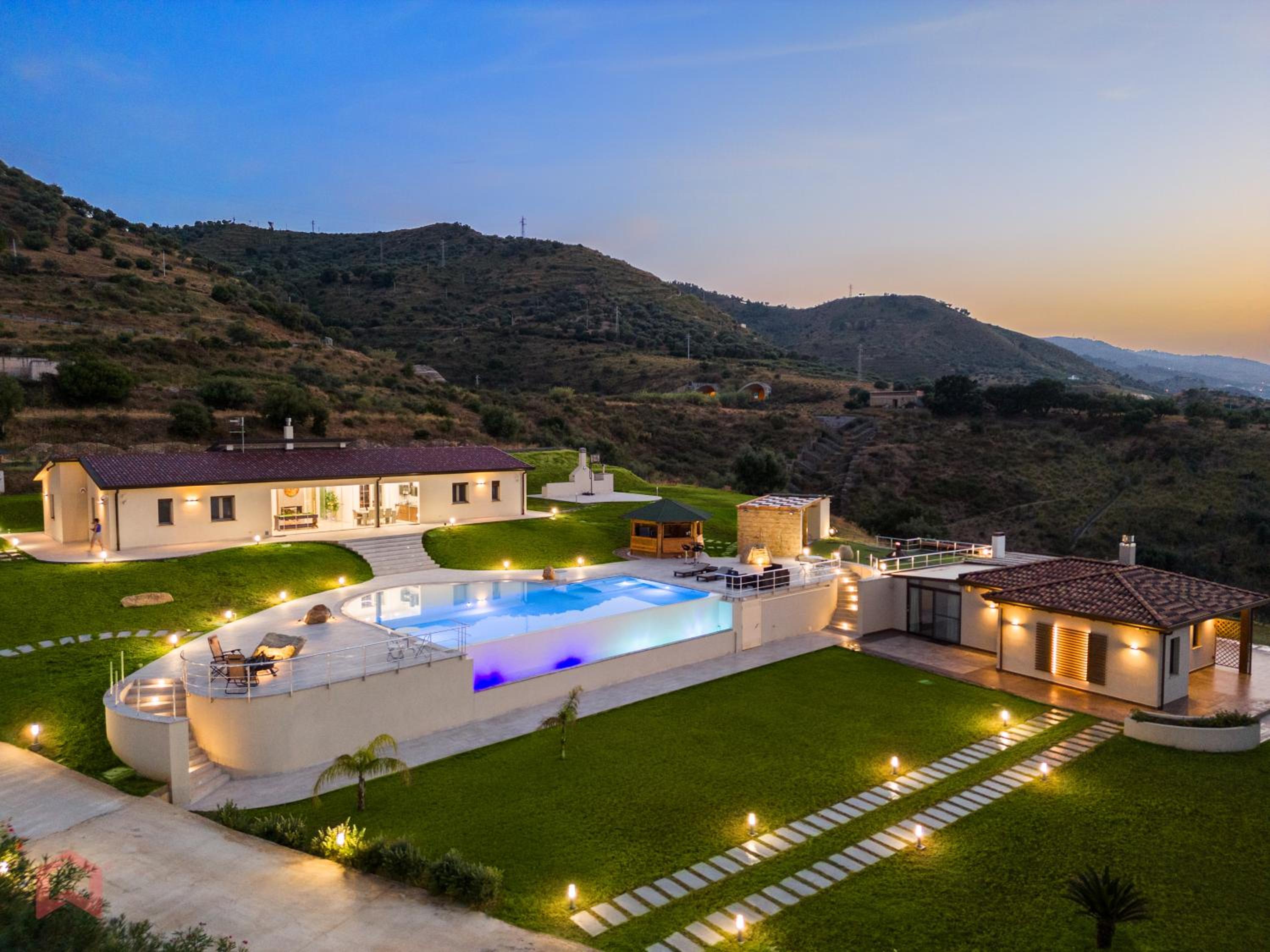 Villa di lusso con piscina a sfioro vicino Cefalù