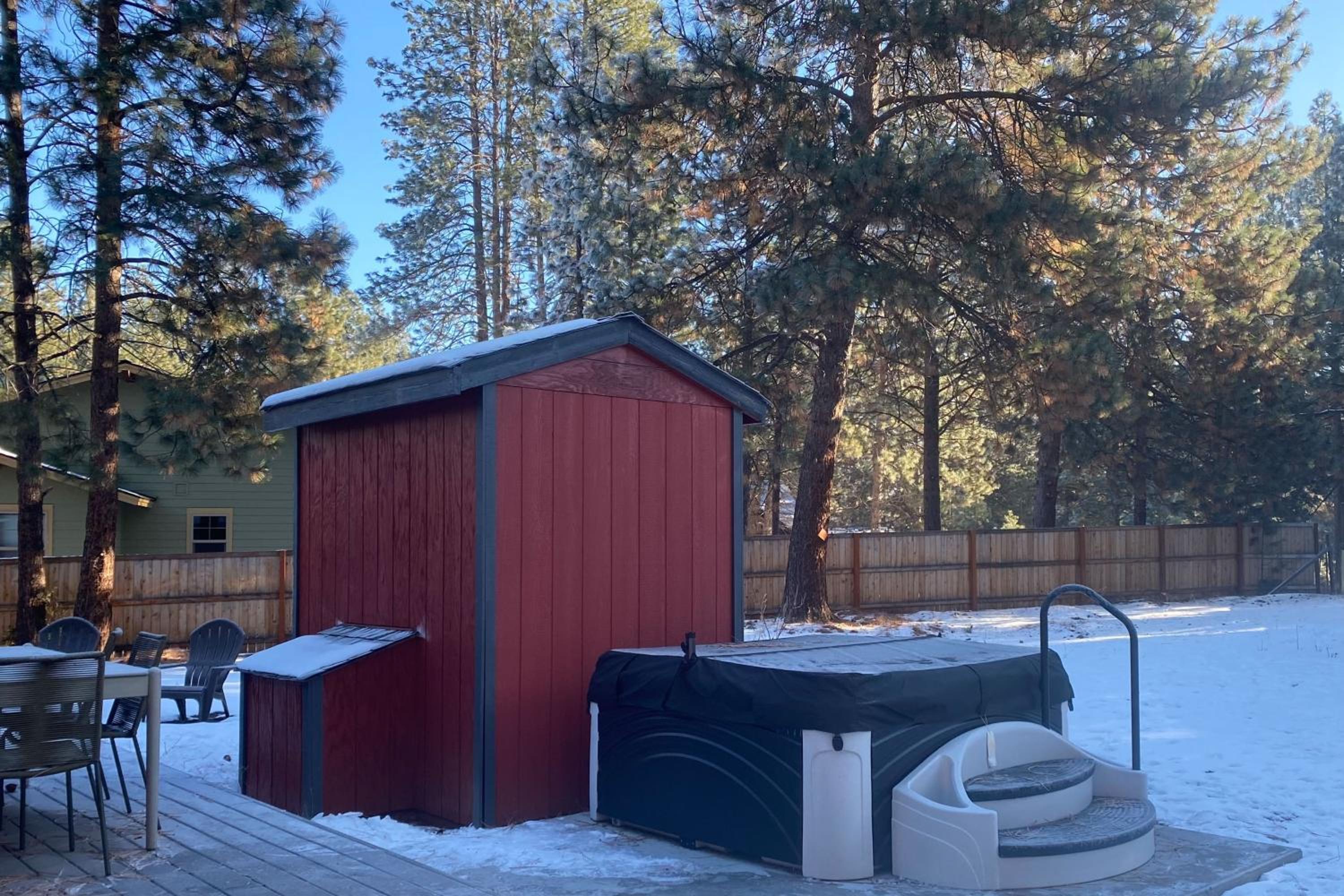 Quiet River Bend Cabin by AvantStay 35 Mins to Mt Bachelor 10 Mins to Town Centre Hot Tub