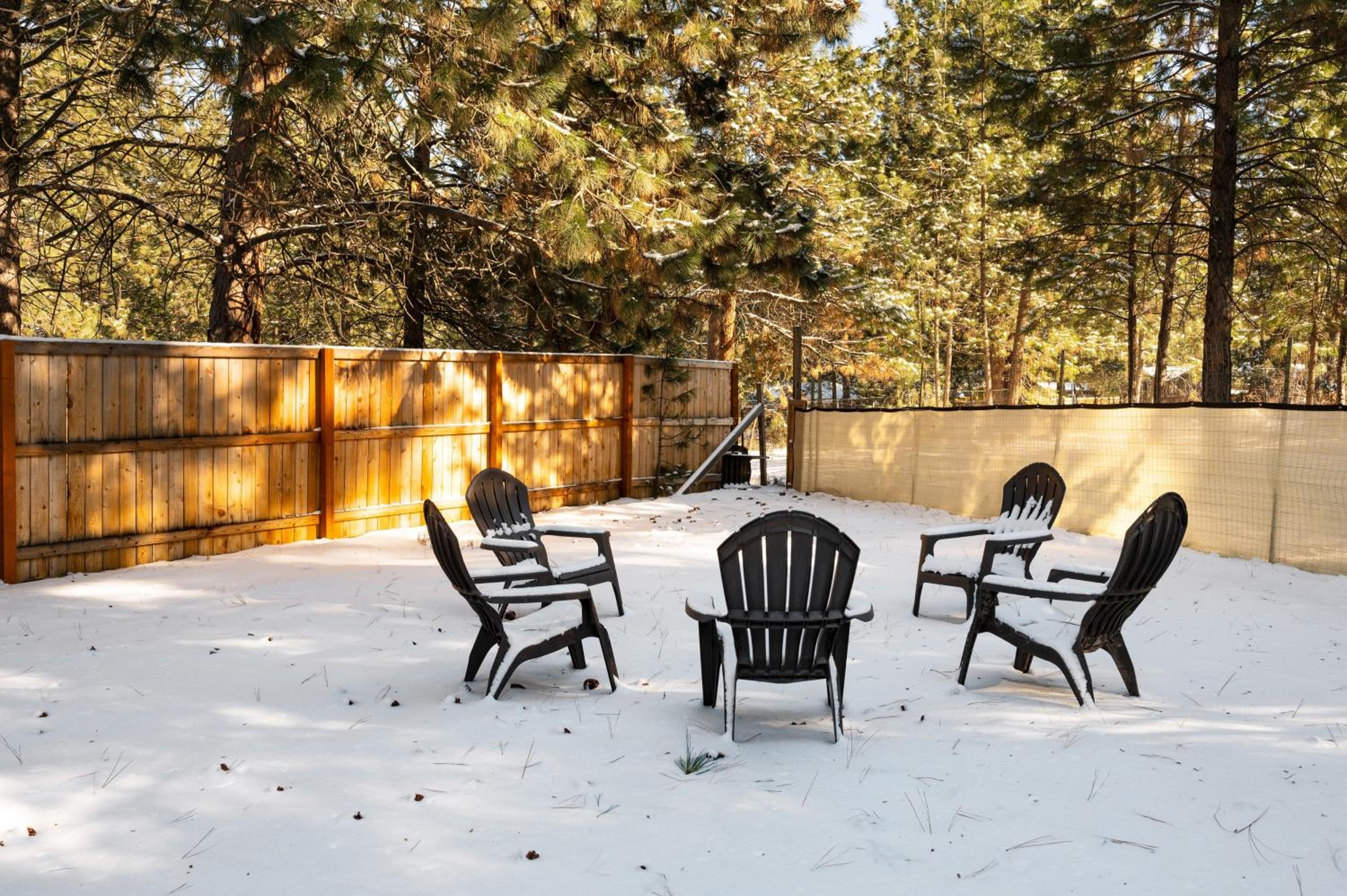 Quiet River Bend Cabin by AvantStay 35 Mins to Mt Bachelor 10 Mins to Town Centre Hot Tub
