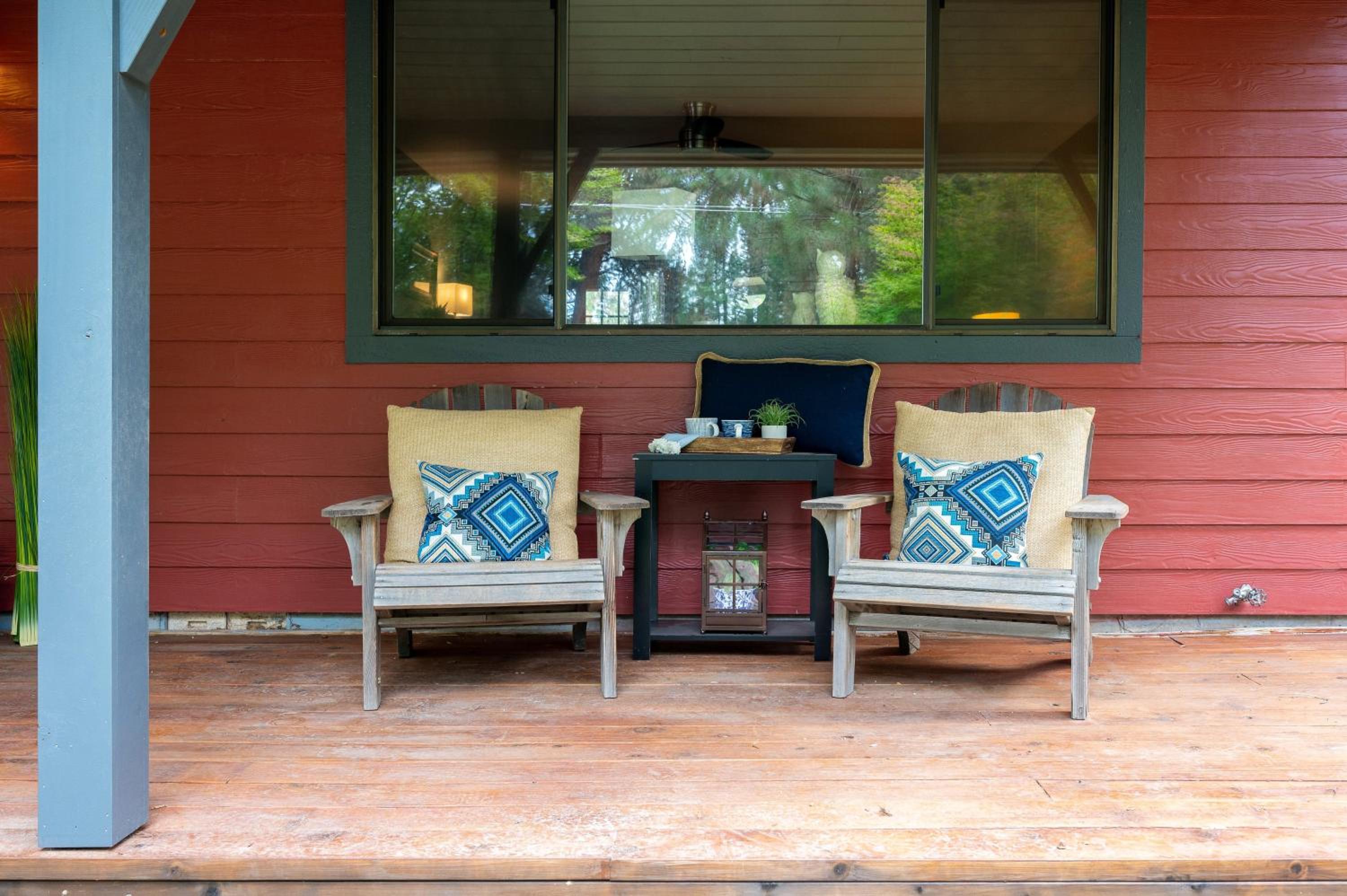 Quiet River Bend Cabin by AvantStay 35 Mins to Mt Bachelor 10 Mins to Town Centre Hot Tub