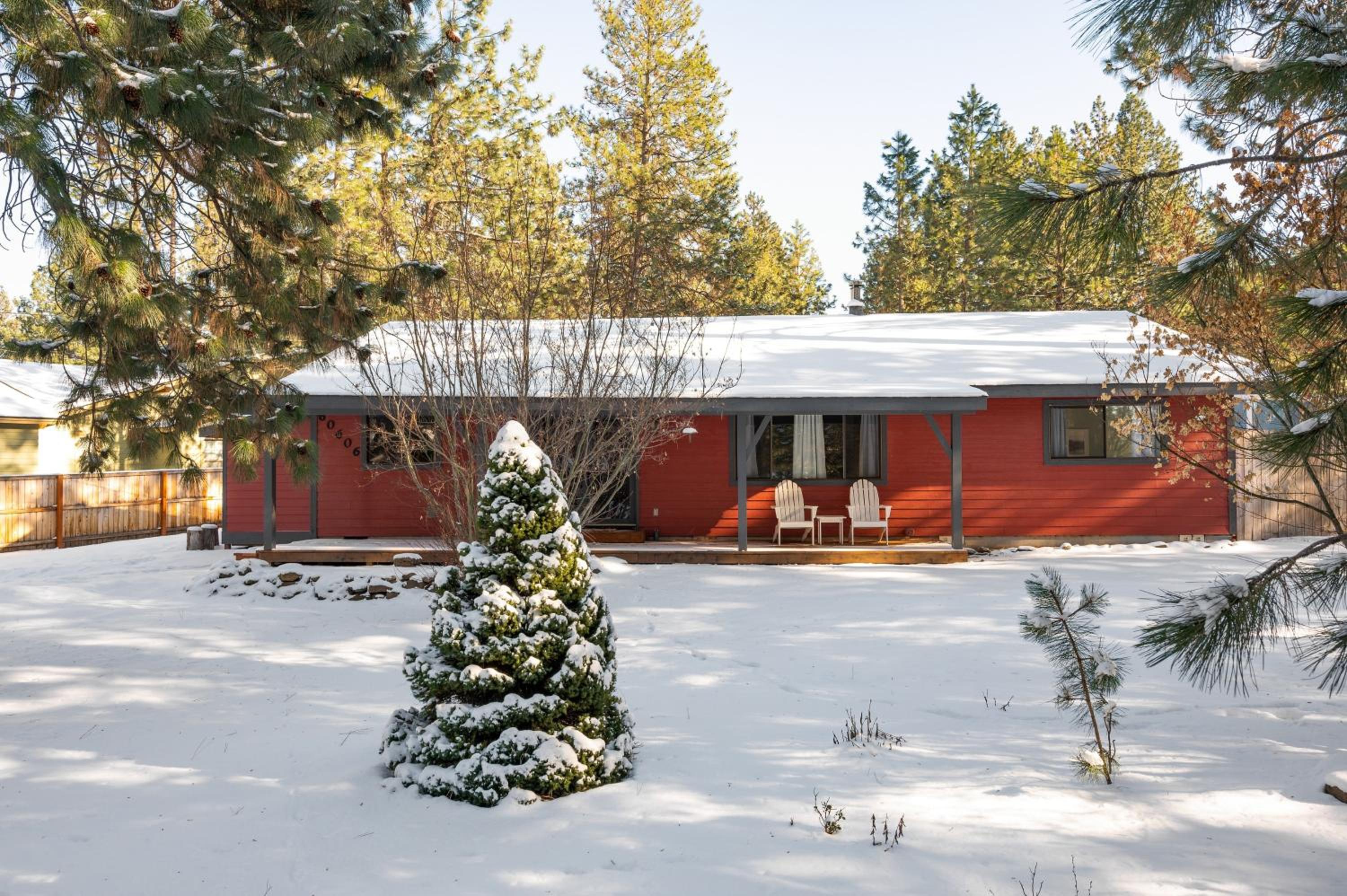 Quiet River Bend Cabin by AvantStay 35 Mins to Mt Bachelor 10 Mins to Town Centre Hot Tub