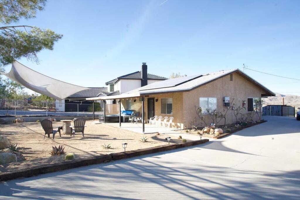 Hotel 9 mins to JTNP-Games-Firepit-Cowboy pool&Hot tub! - Image 1