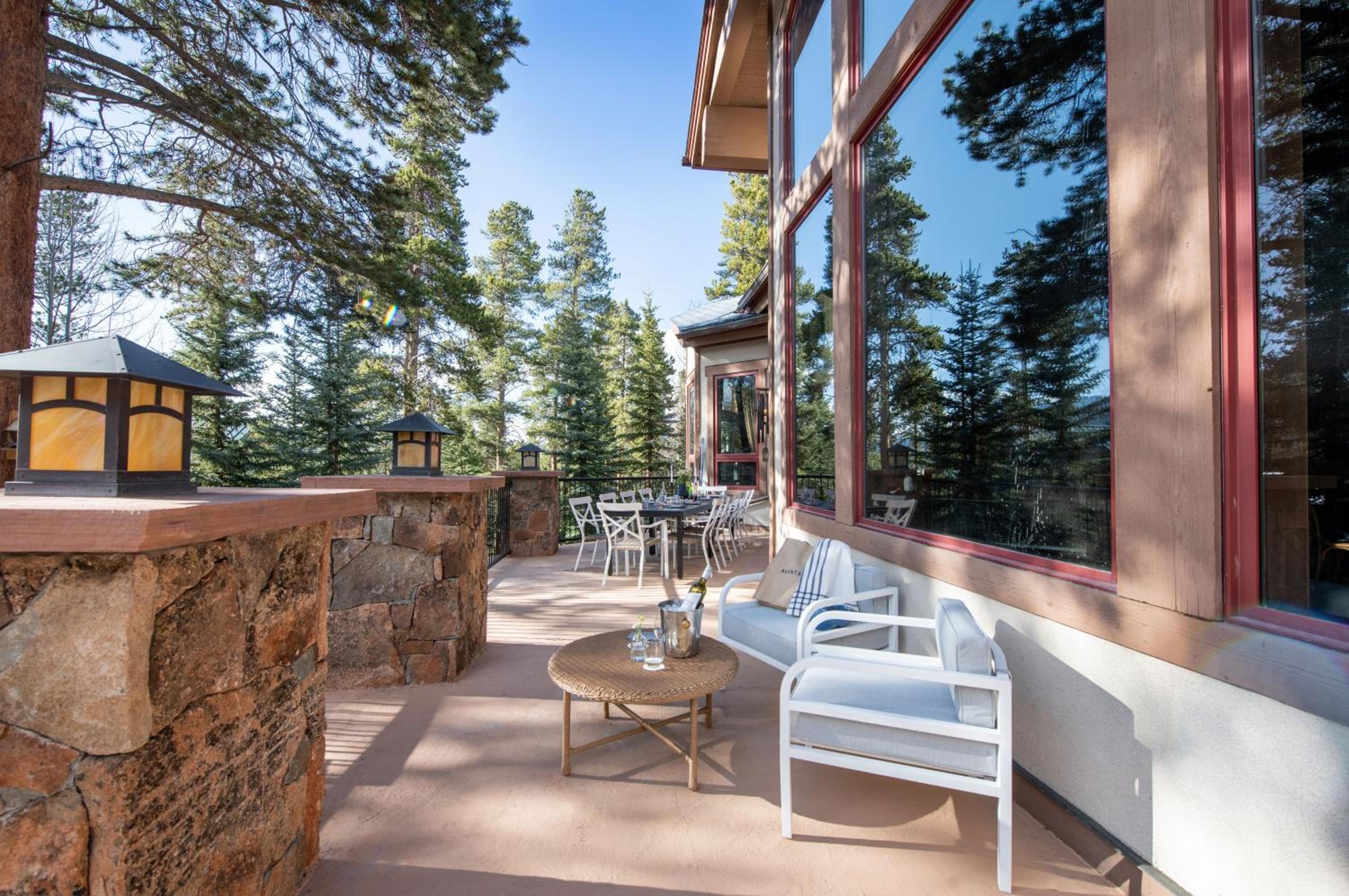 Cherry Ridge by AvantStay Incredible Mountain Mansion w Game Room Hot Tub Views