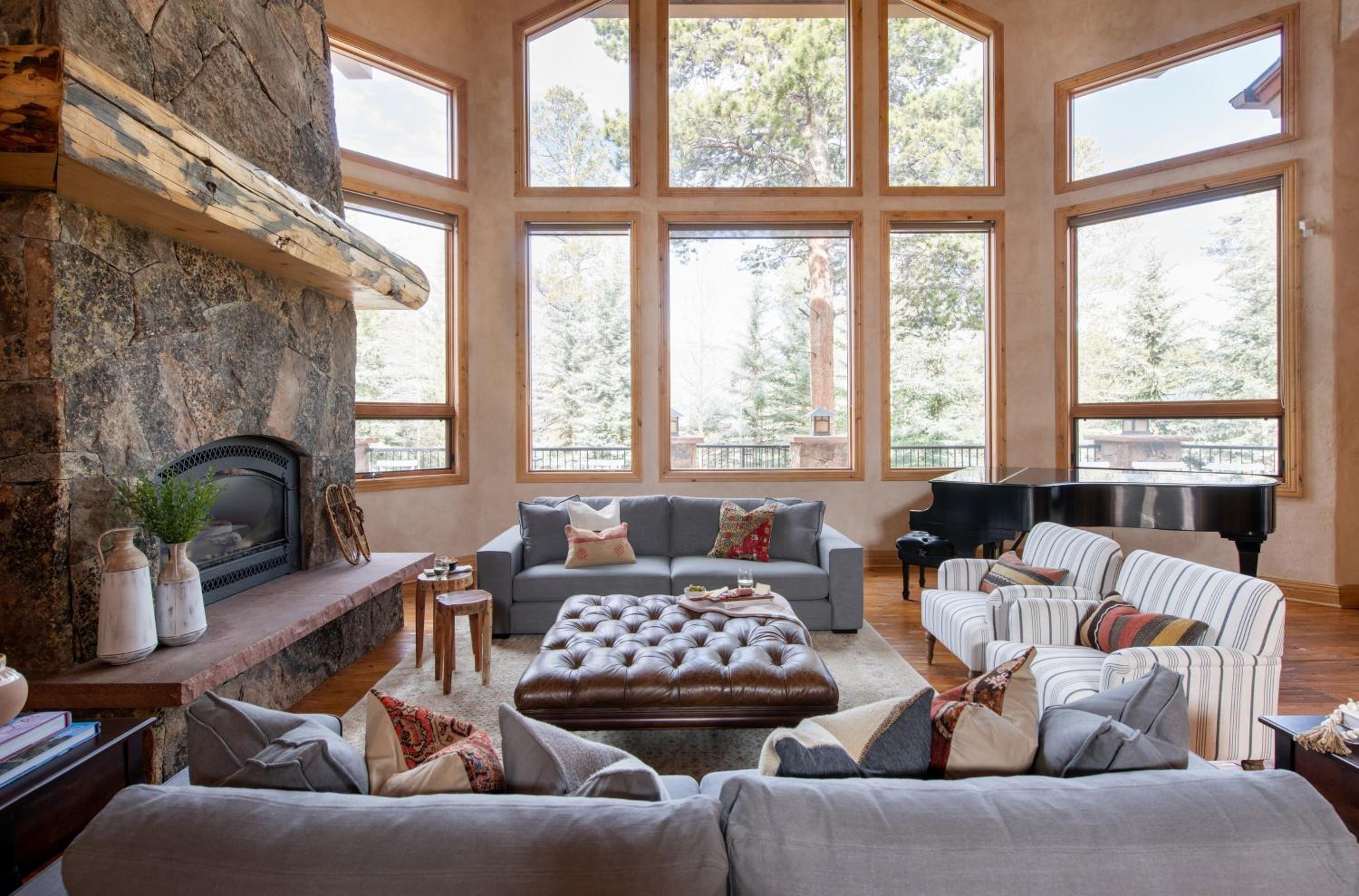 Cherry Ridge by AvantStay Incredible Mountain Mansion w Game Room Hot Tub Views