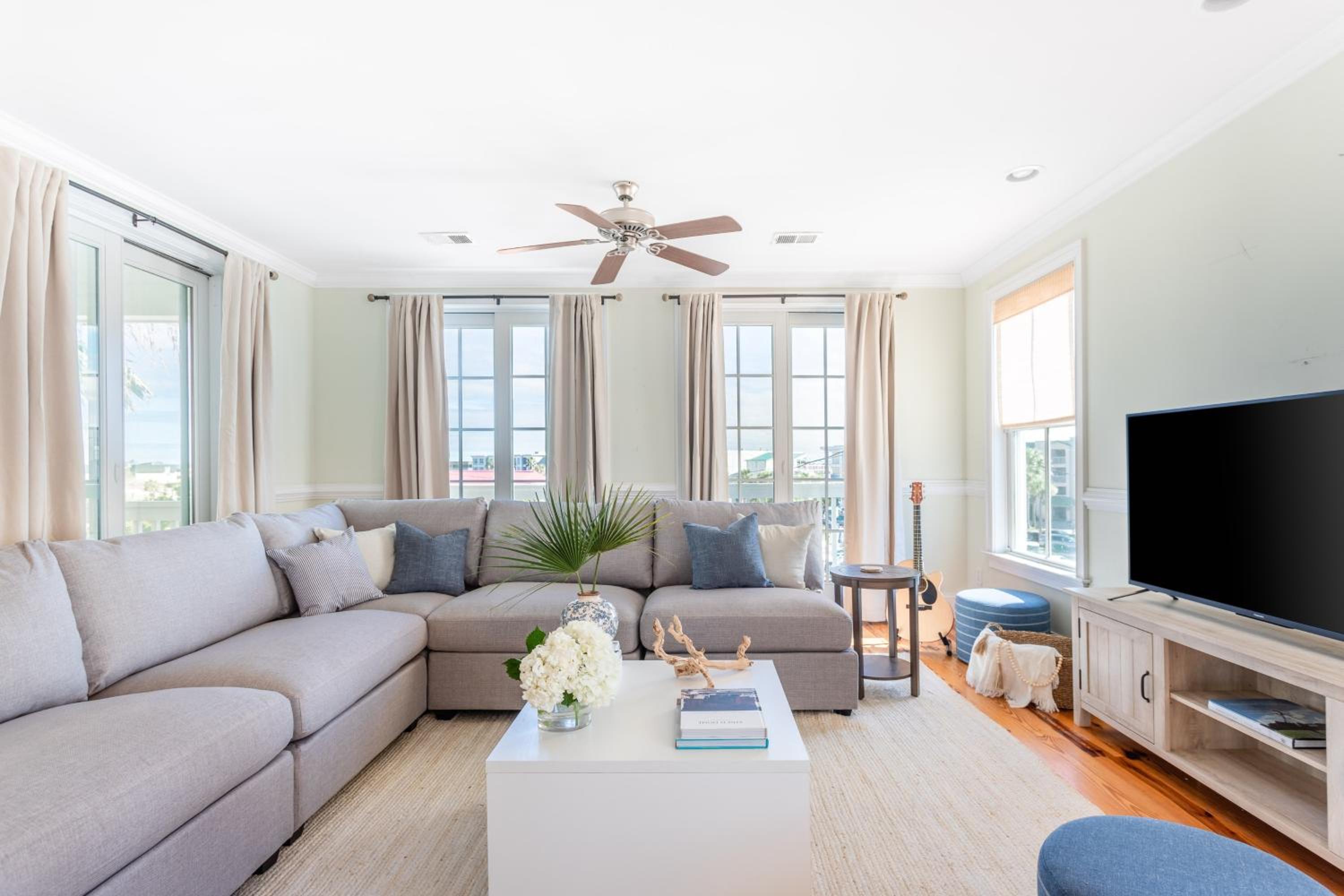 Sea Shell by AvantStay Breezy Beachside Getaway w Rooftop Deck 6 BRs