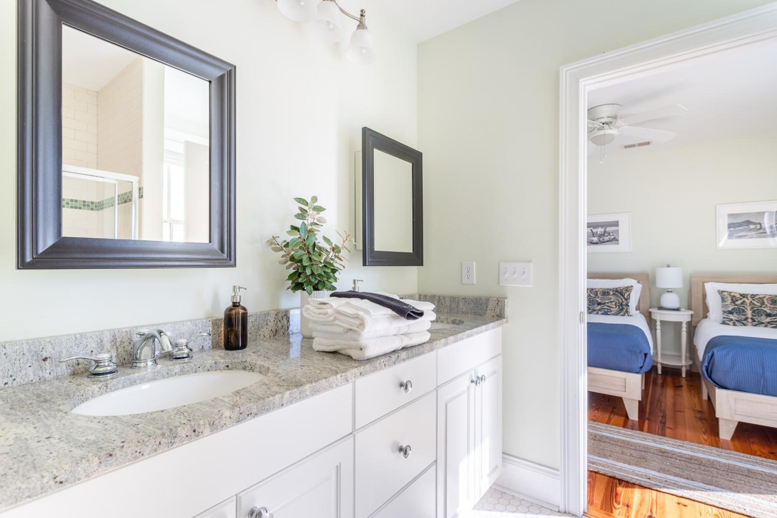 Sea Shell by AvantStay Breezy Beachside Getaway w Rooftop Deck 6 BRs