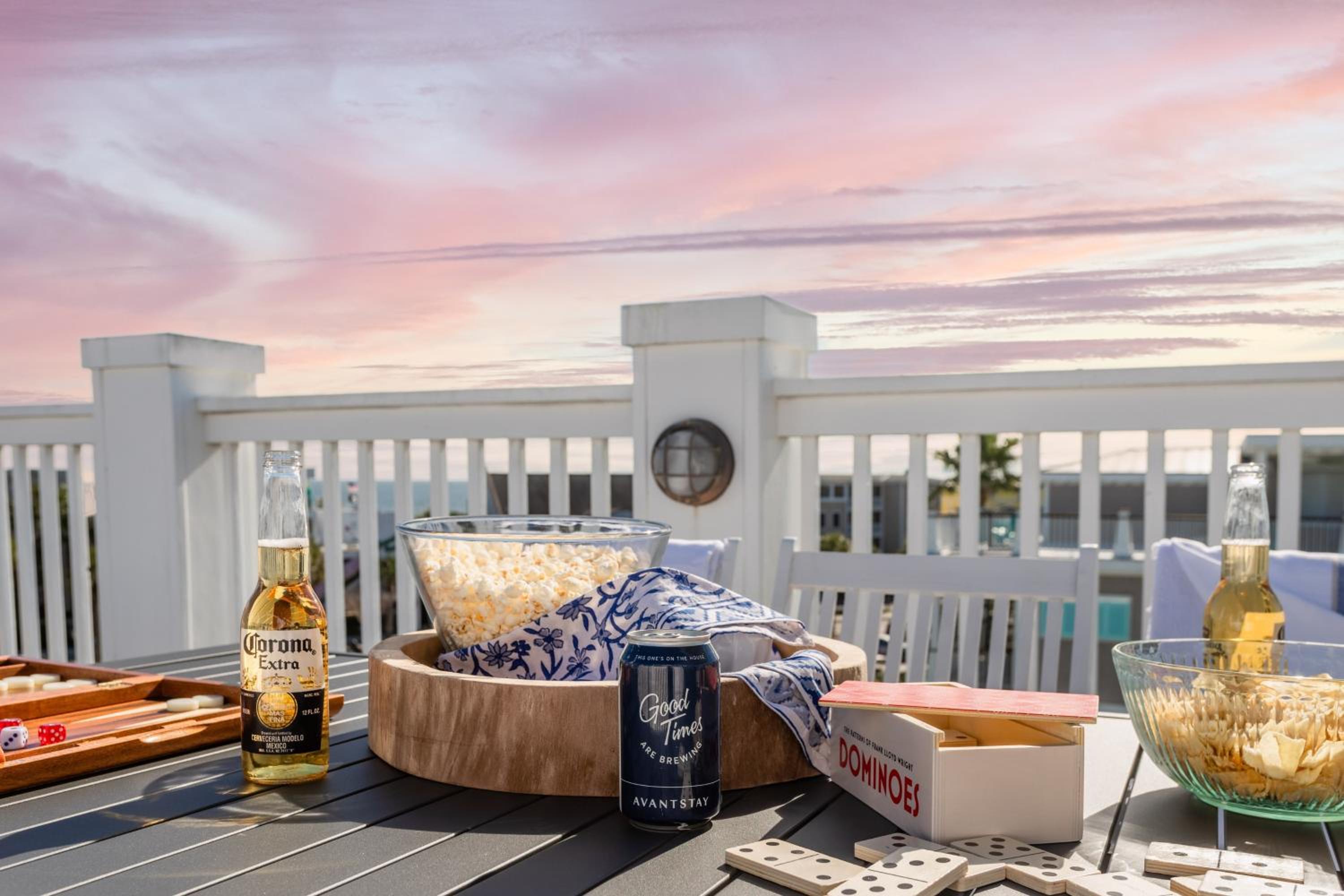 Sea Shell by AvantStay Breezy Beachside Getaway w Rooftop Deck 6 BRs