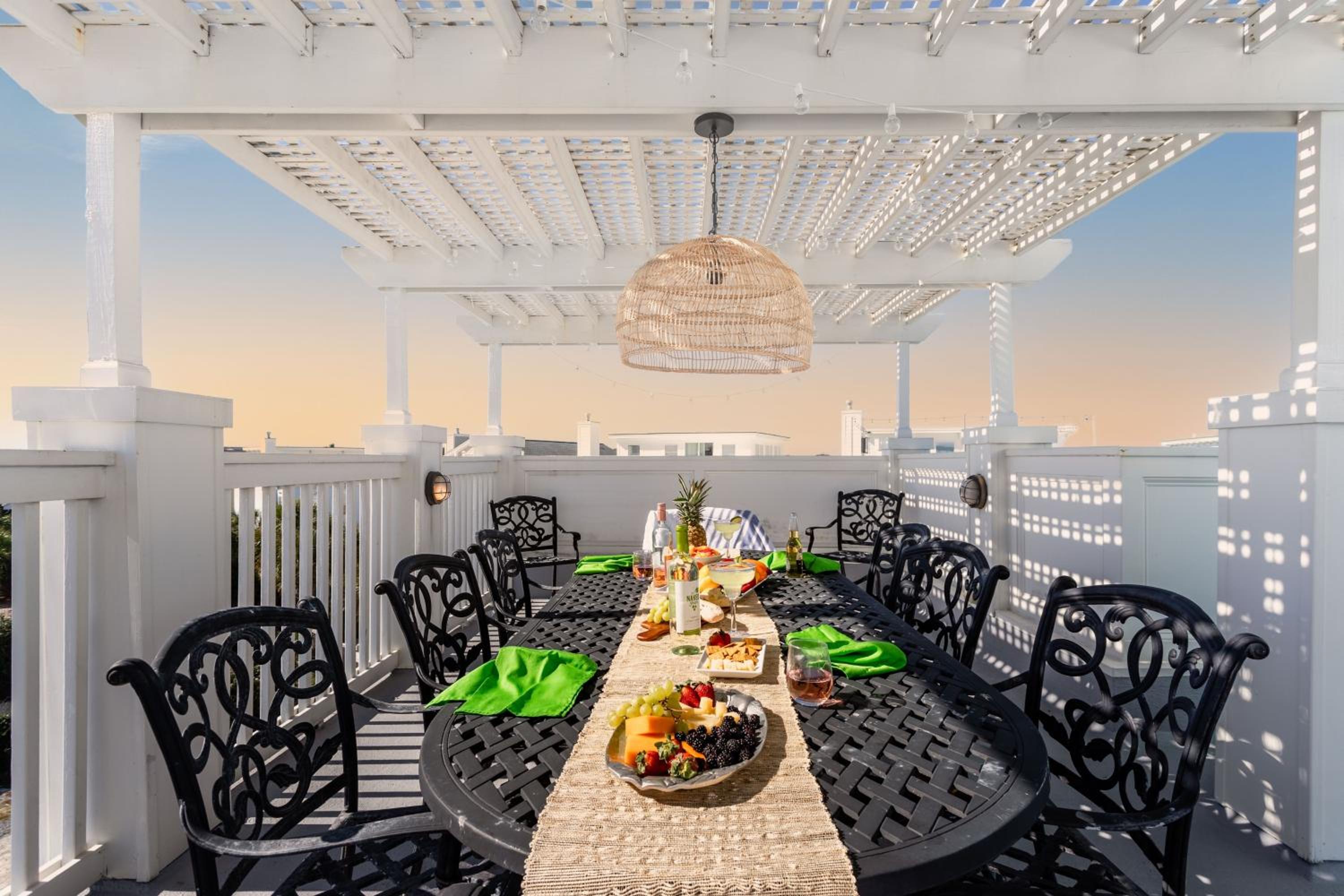 Sea Shell by AvantStay Breezy Beachside Getaway w Rooftop Deck 6 BRs
