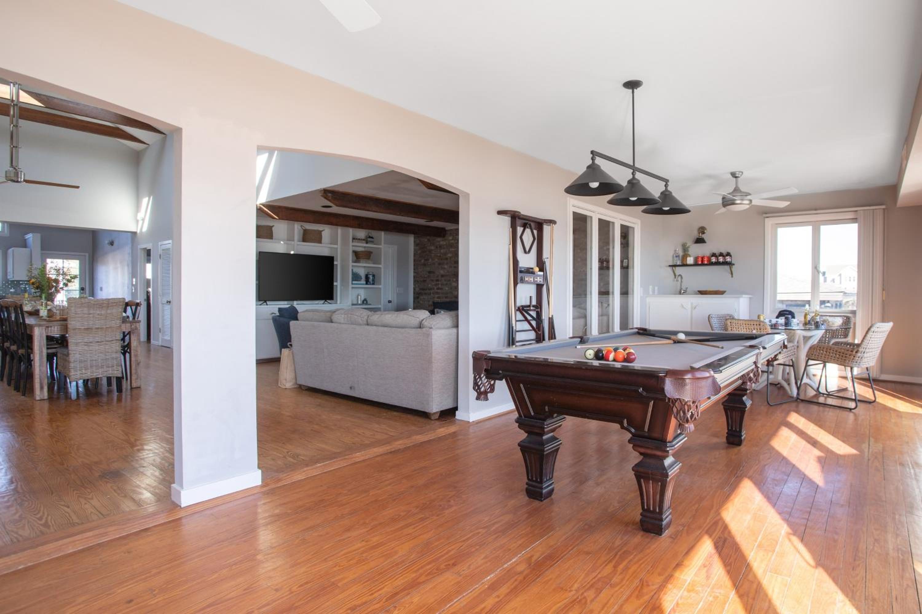 Lighthouse by AvantStay Beachfront View Home w Pool Table Ping Pong