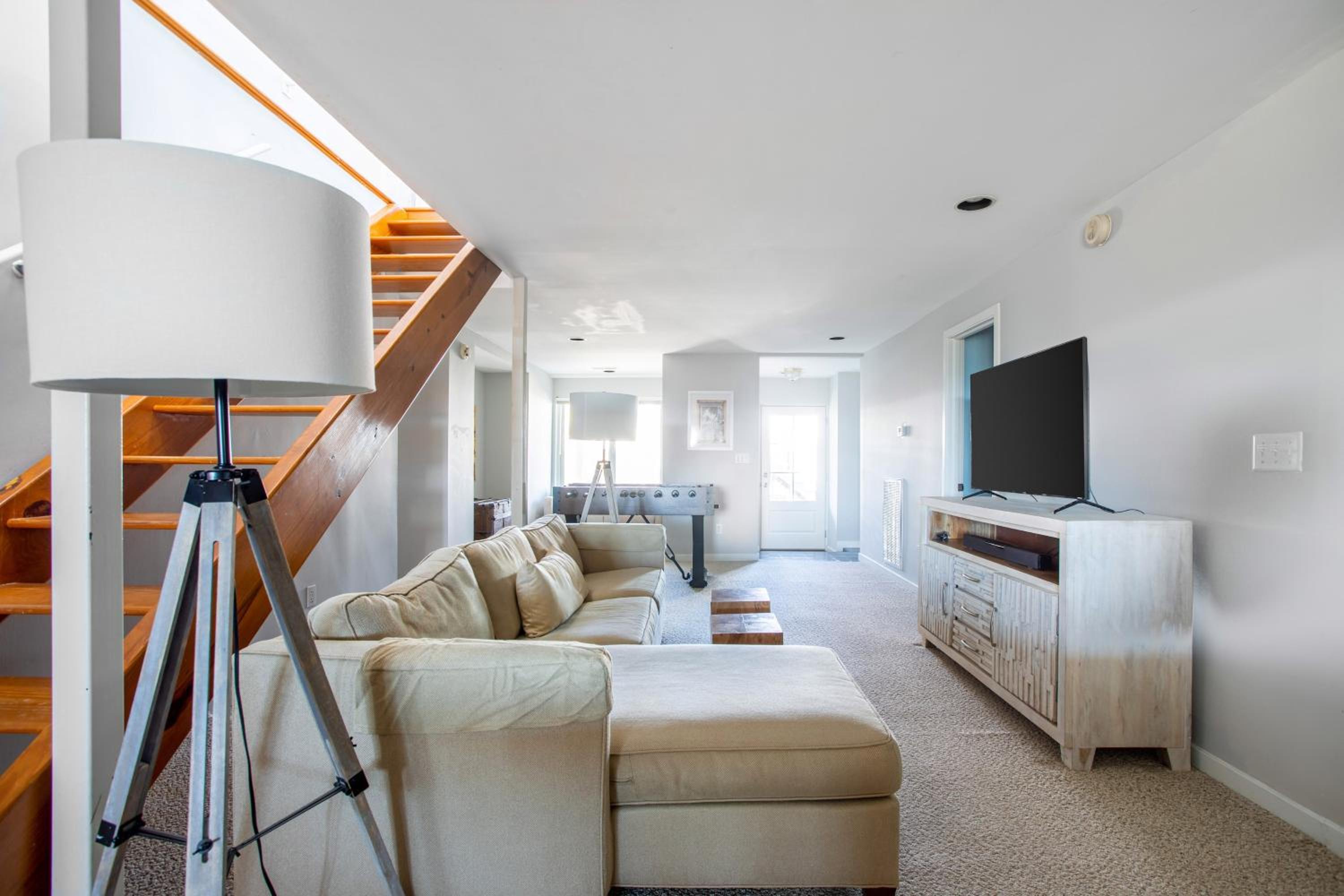 Lighthouse by AvantStay Beachfront View Home w Pool Table Ping Pong
